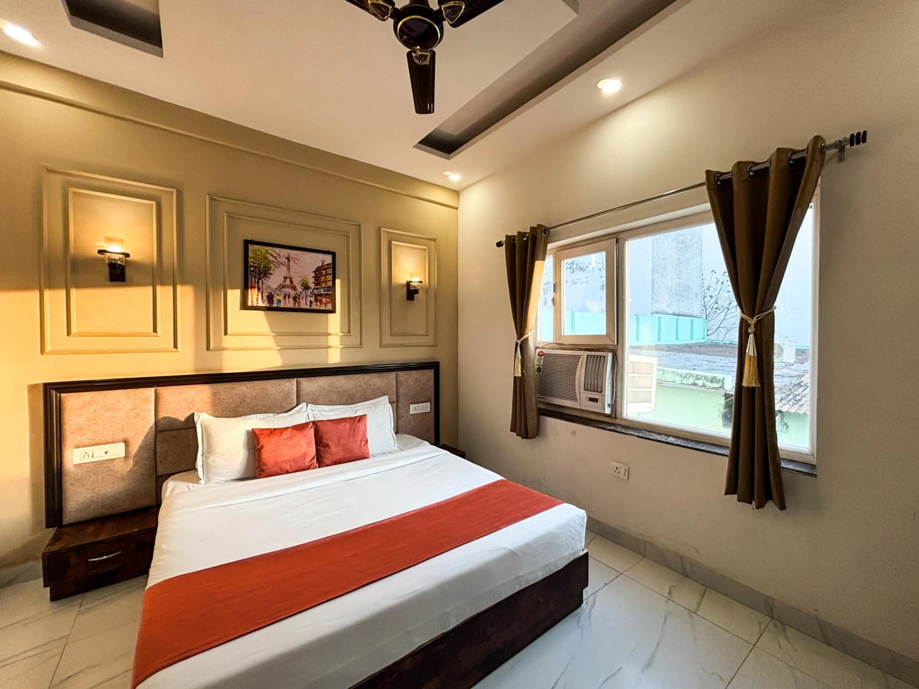 Bed in Hotel Shoolin Suites Boutique Haridwar