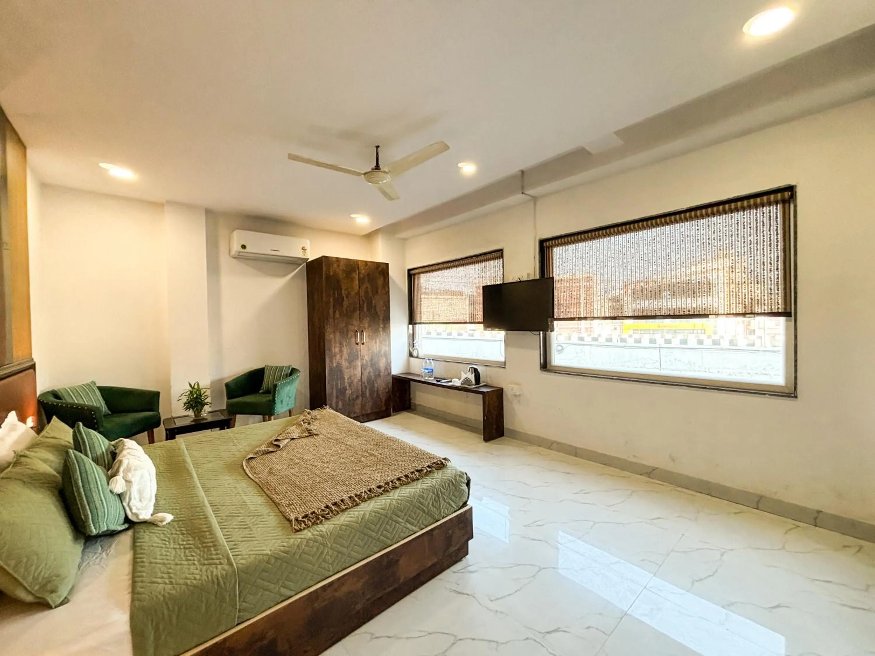 Bed in Hotel Shoolin Suites Boutique Haridwar