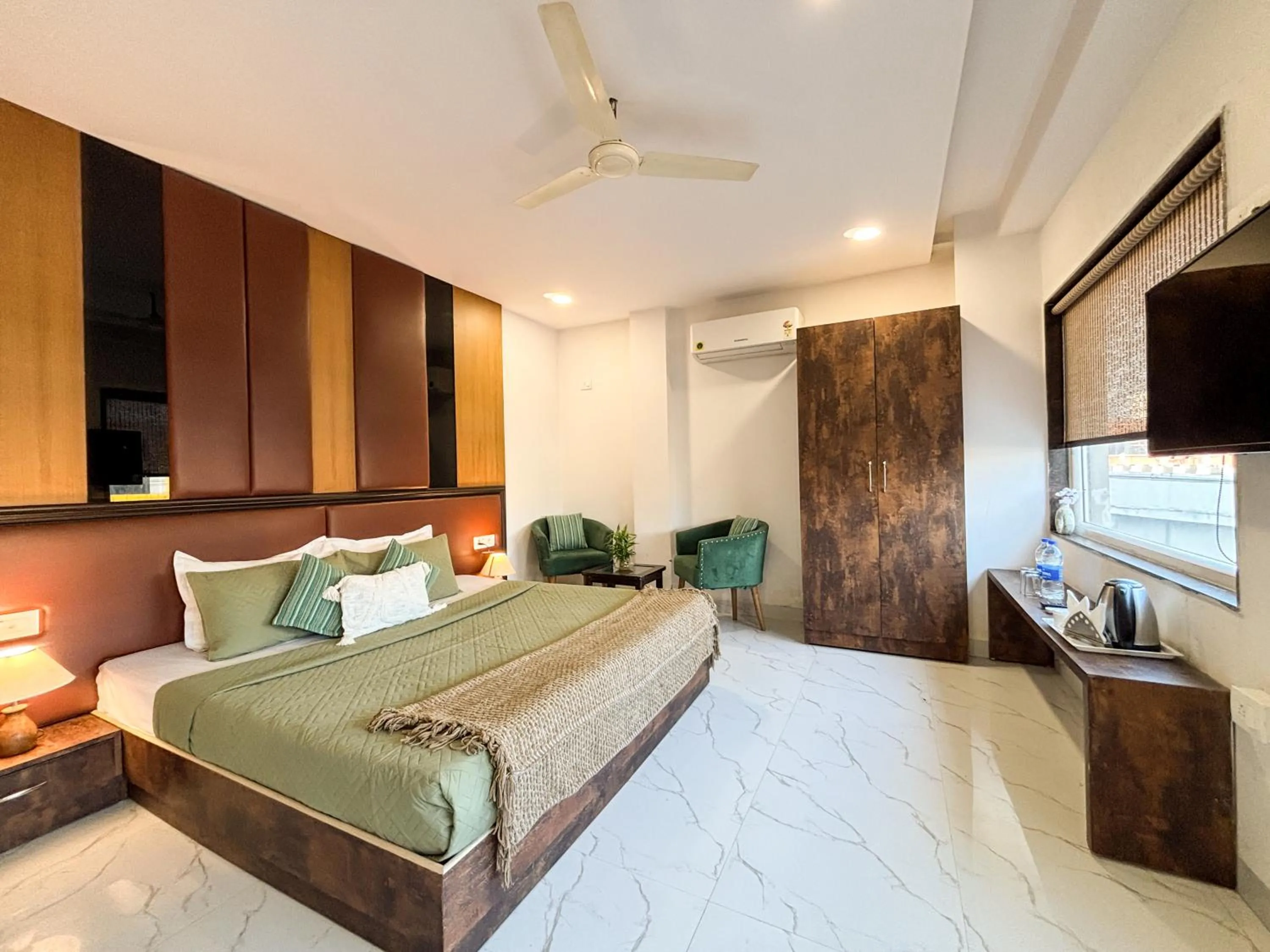 Bed in Hotel Shoolin Suites Boutique Haridwar