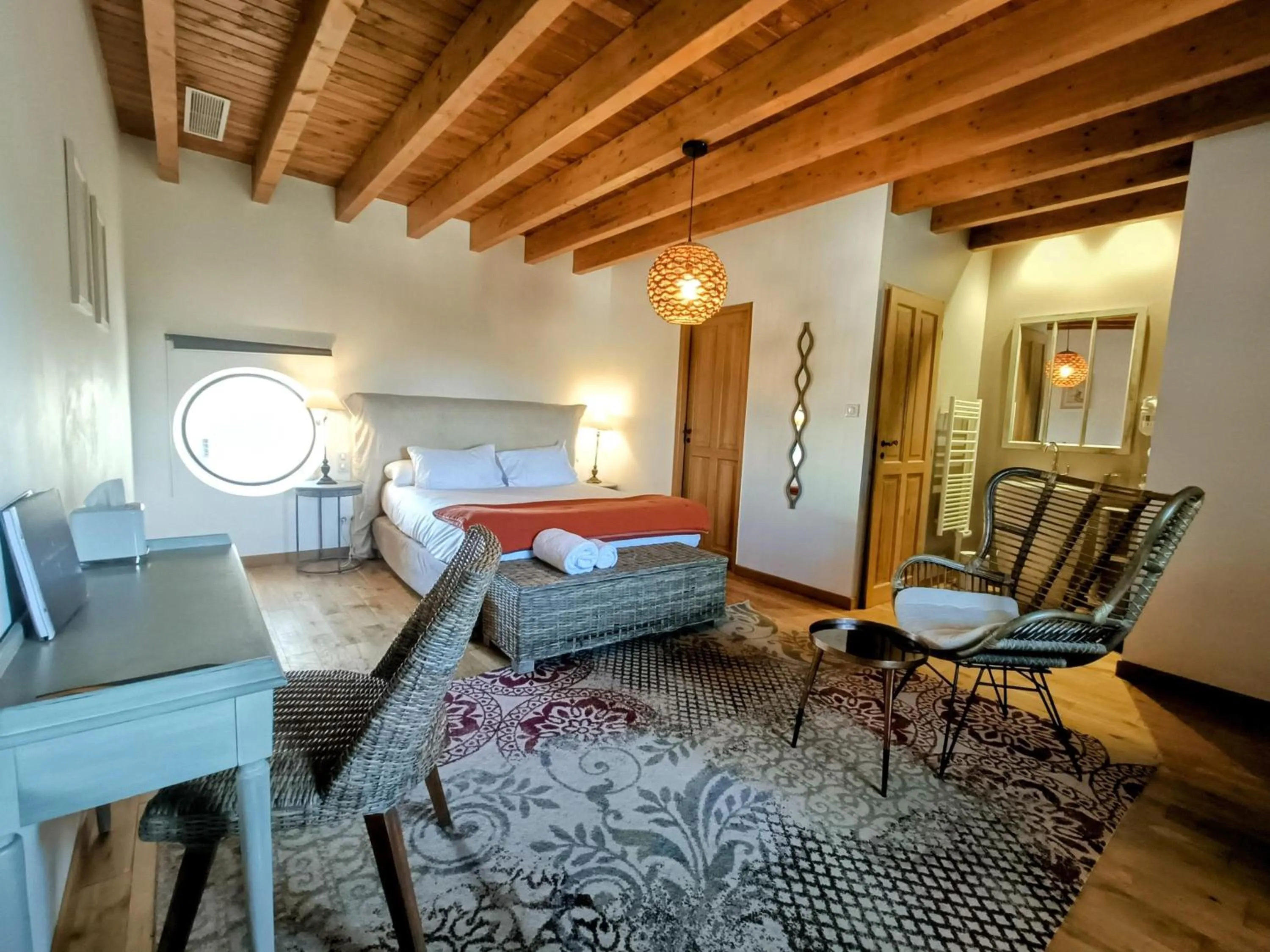 Bed in Les Chambres De La Renaissance