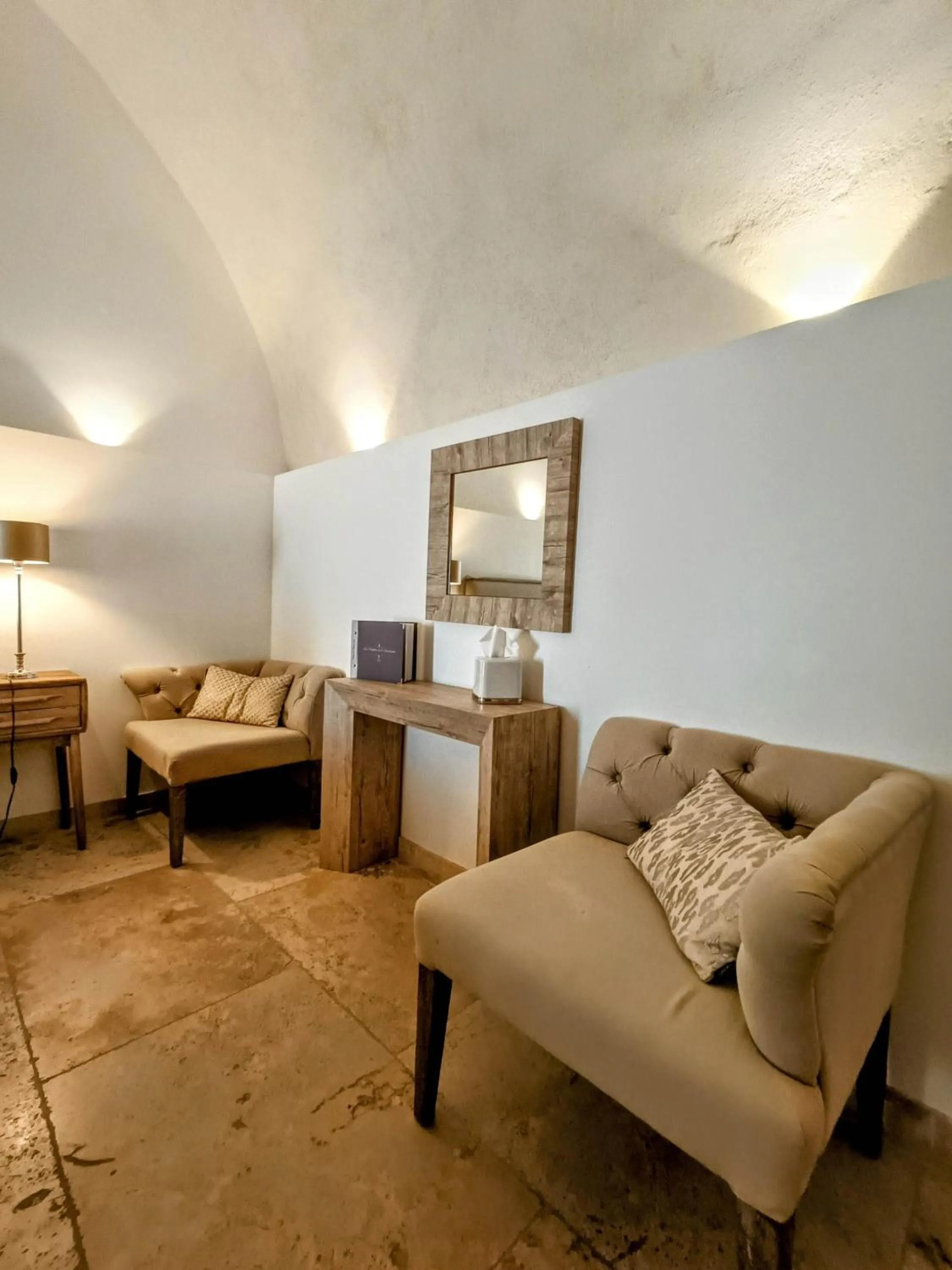 Decorative detail in Les Chambres De La Renaissance