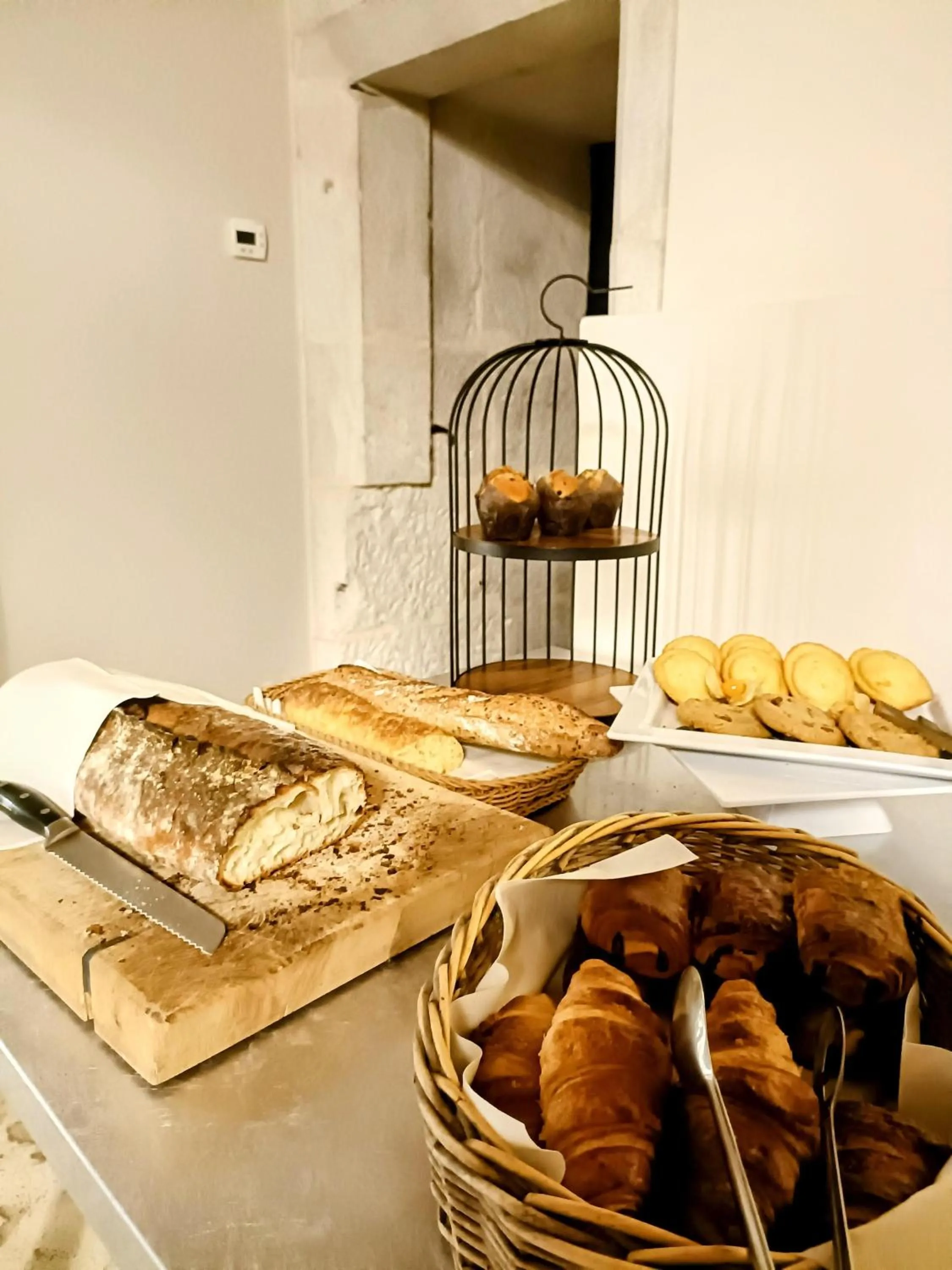 Breakfast in Les Chambres De La Renaissance