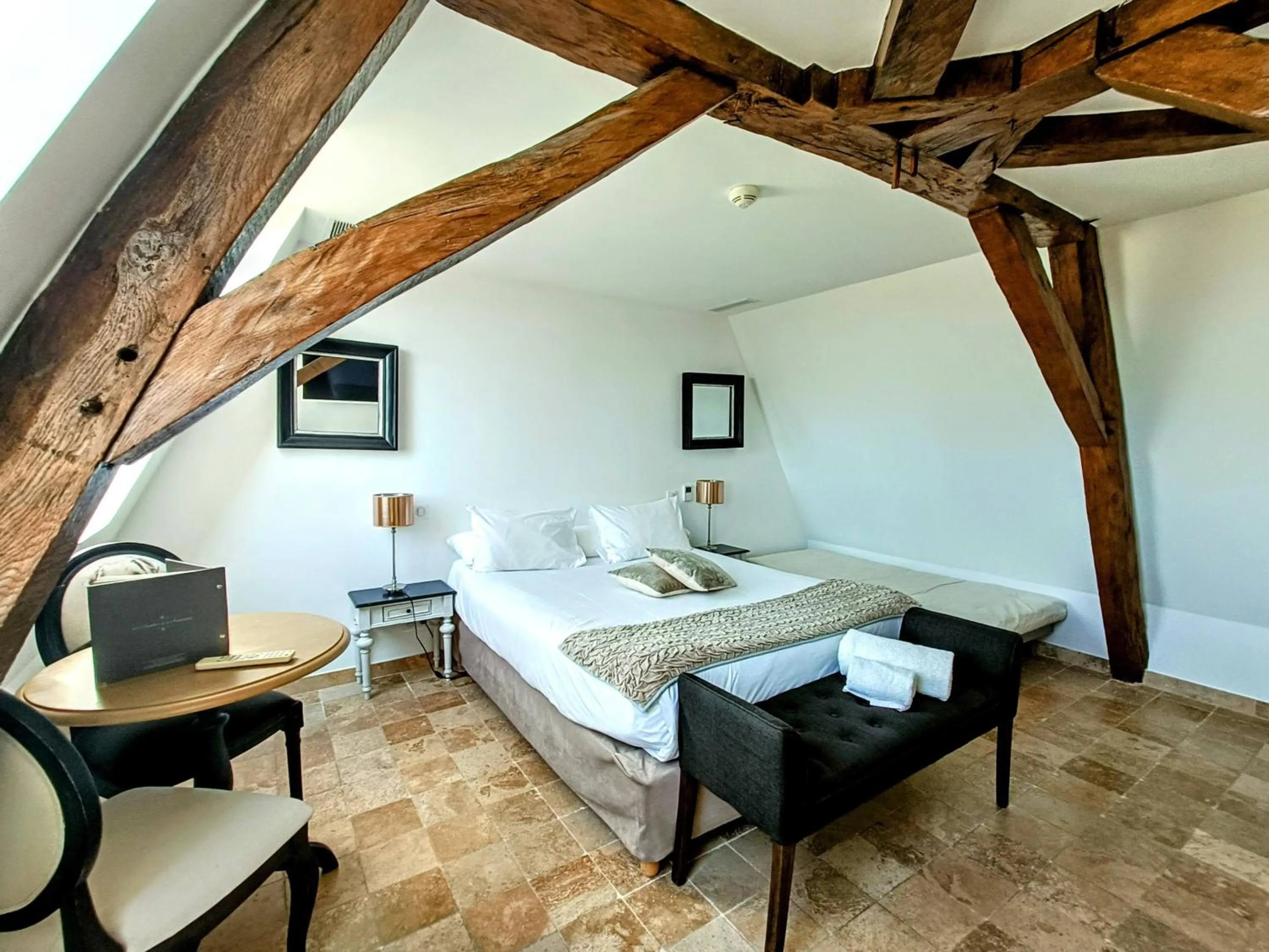 Bed in Les Chambres De La Renaissance