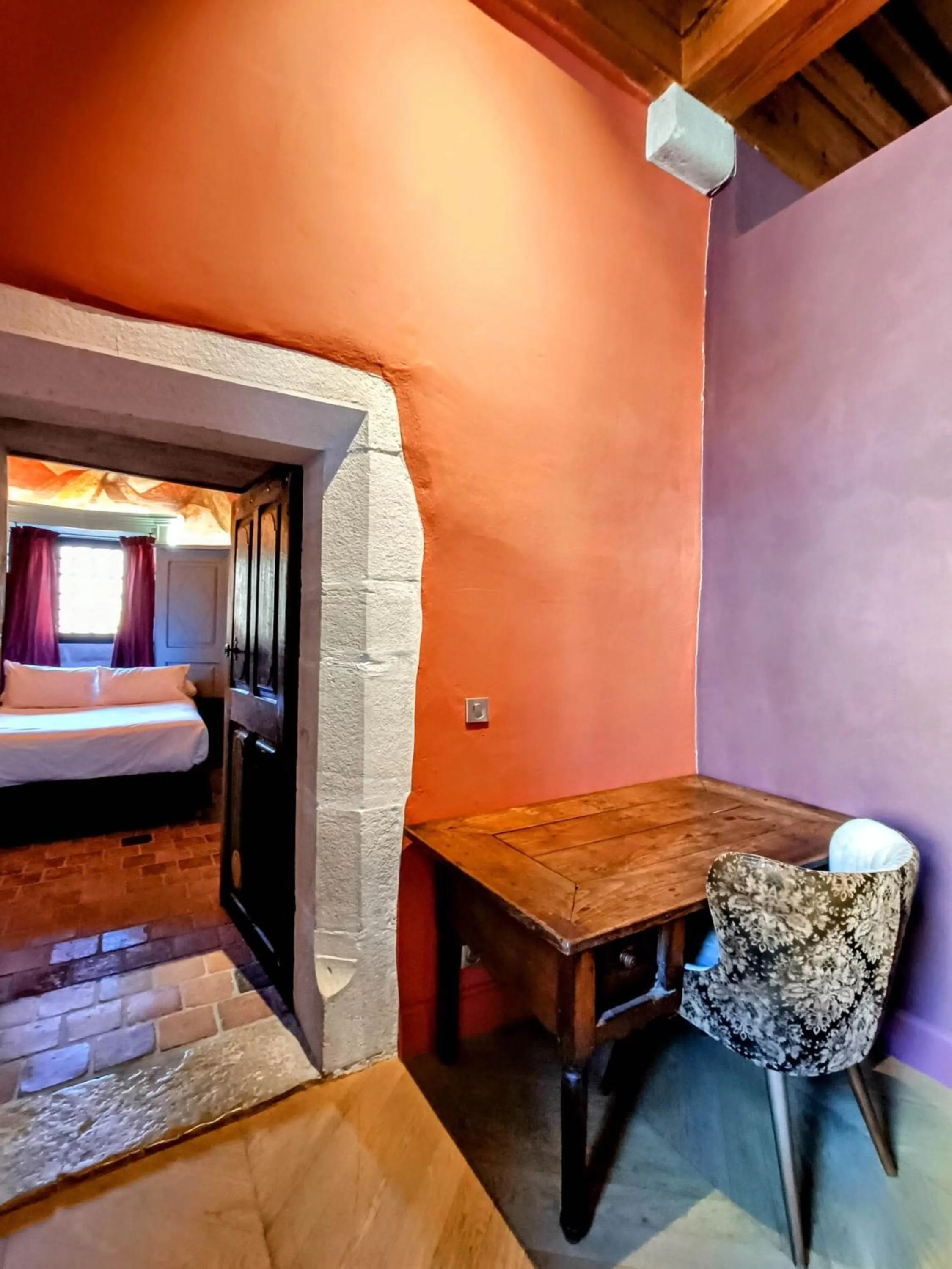 Decorative detail, Bed in Les Chambres De La Renaissance