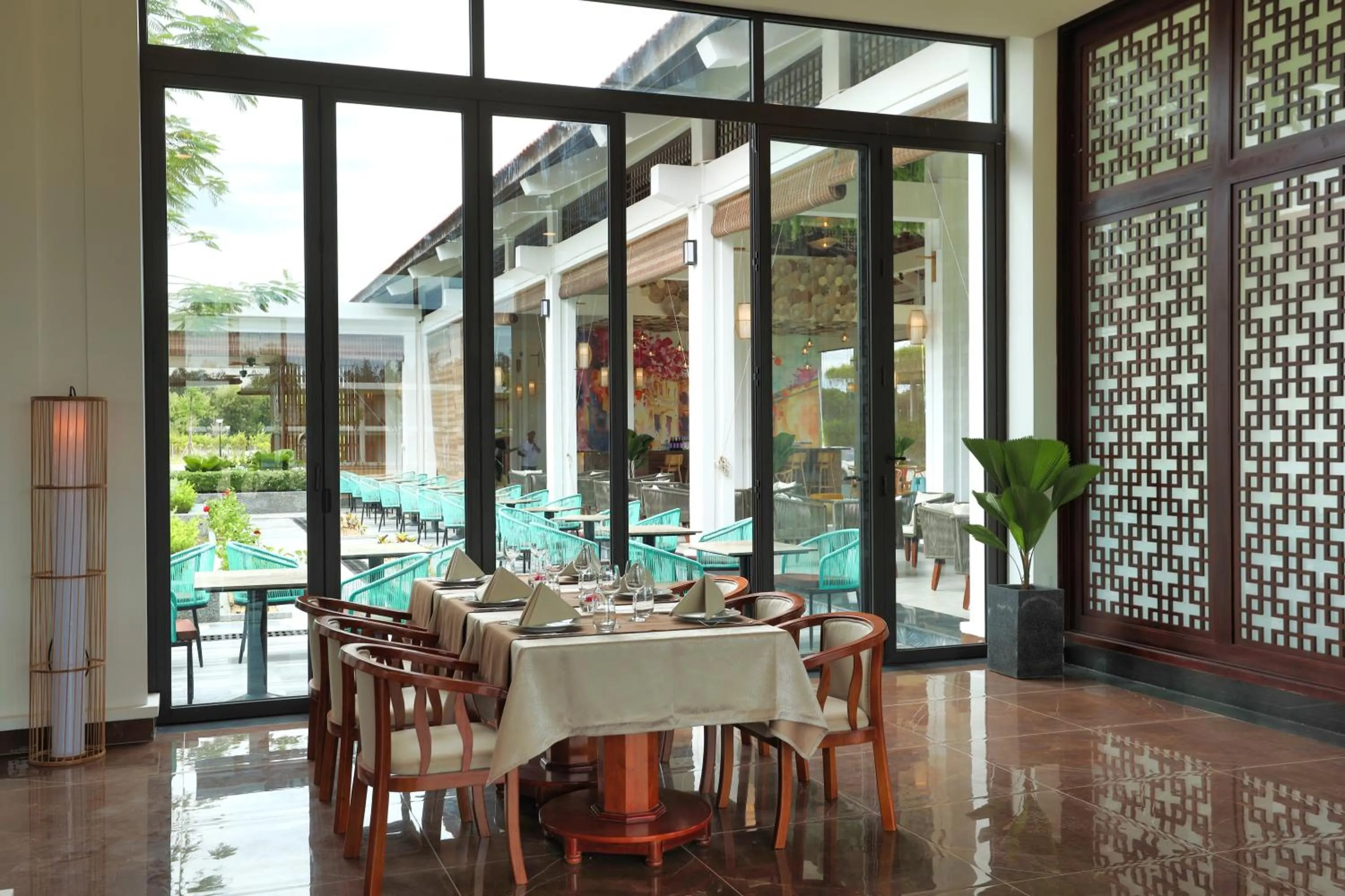 Restaurant/places to eat in SBH Gloria Hue