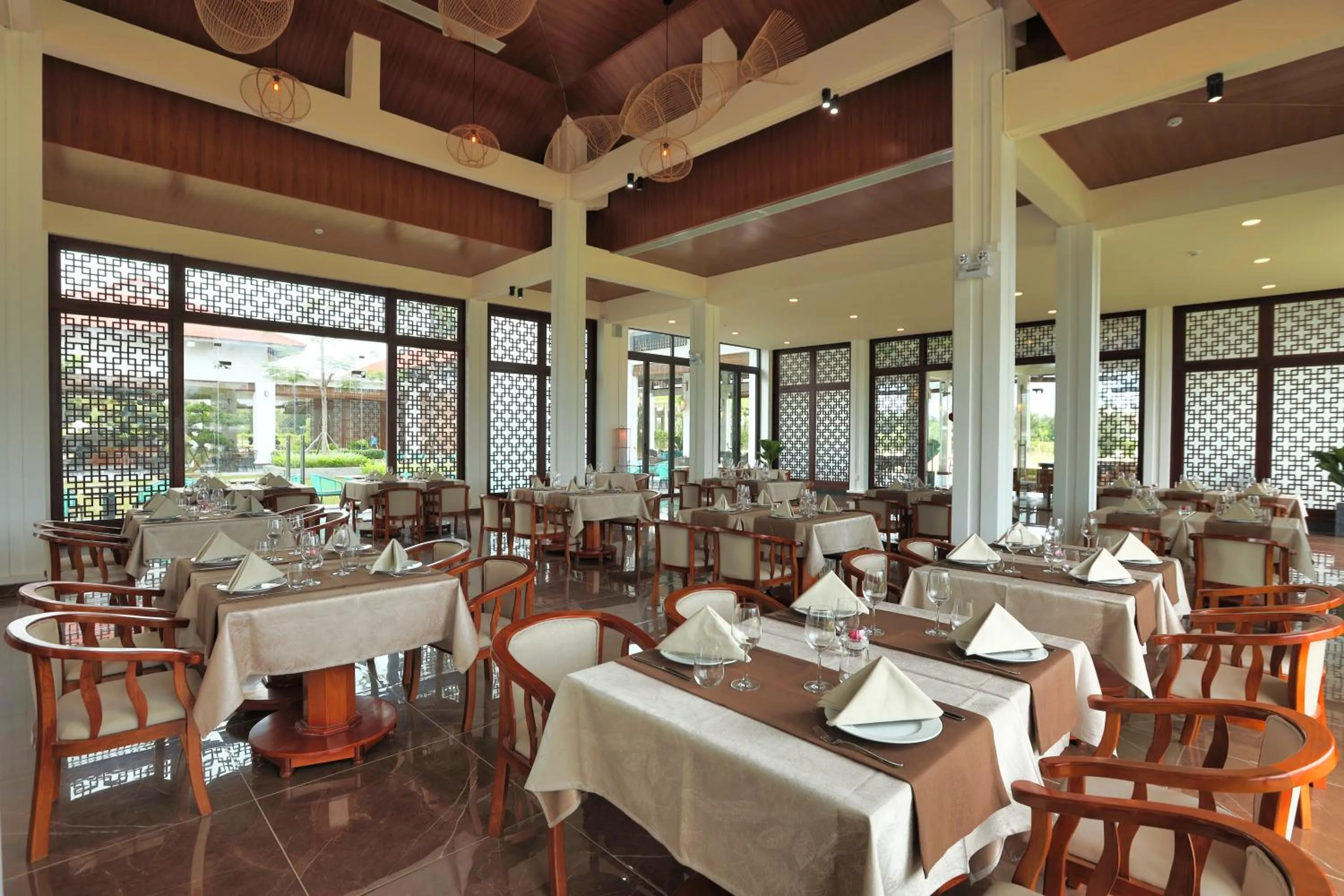 Restaurant/places to eat in SBH Gloria Hue