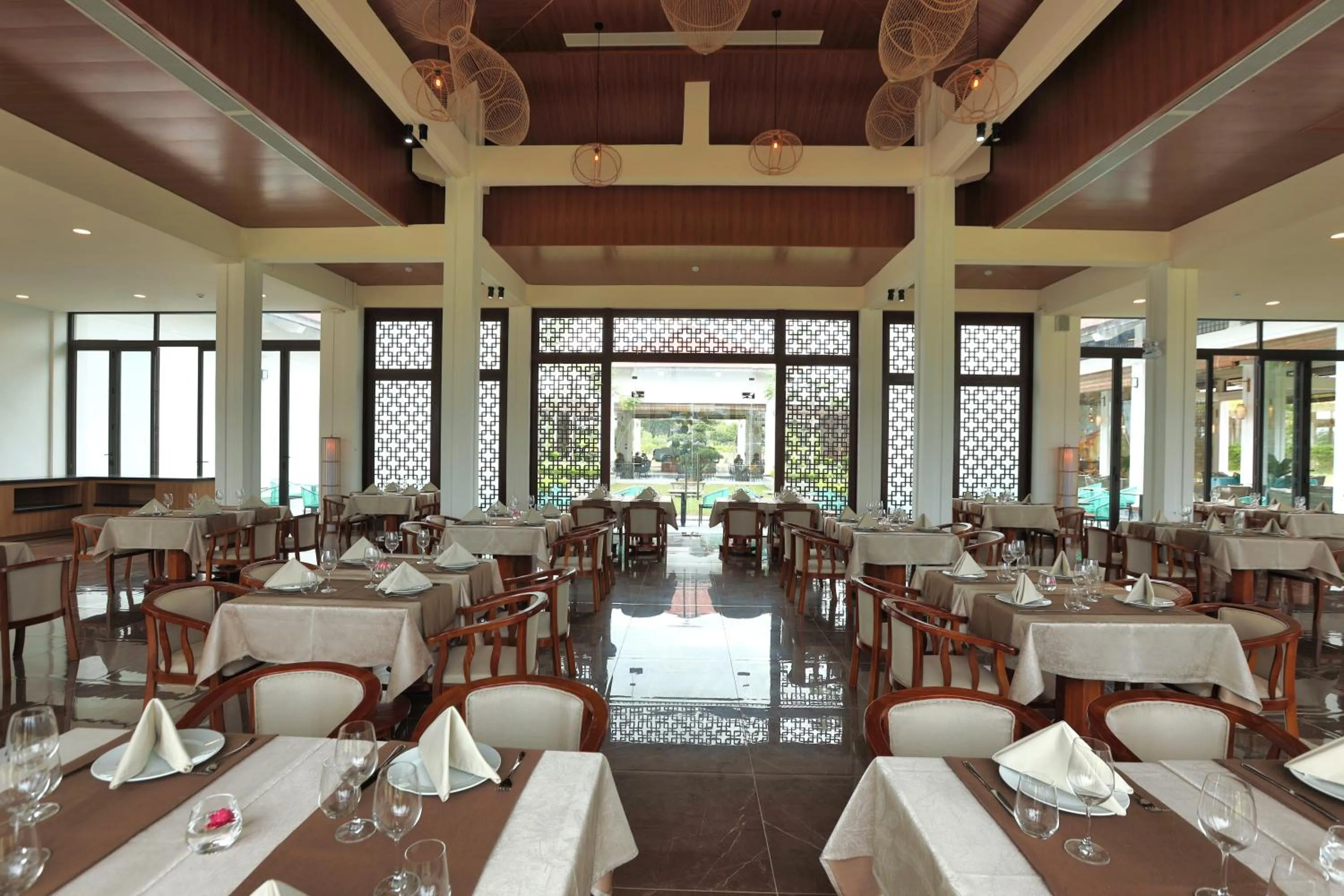 Restaurant/places to eat in SBH Gloria Hue