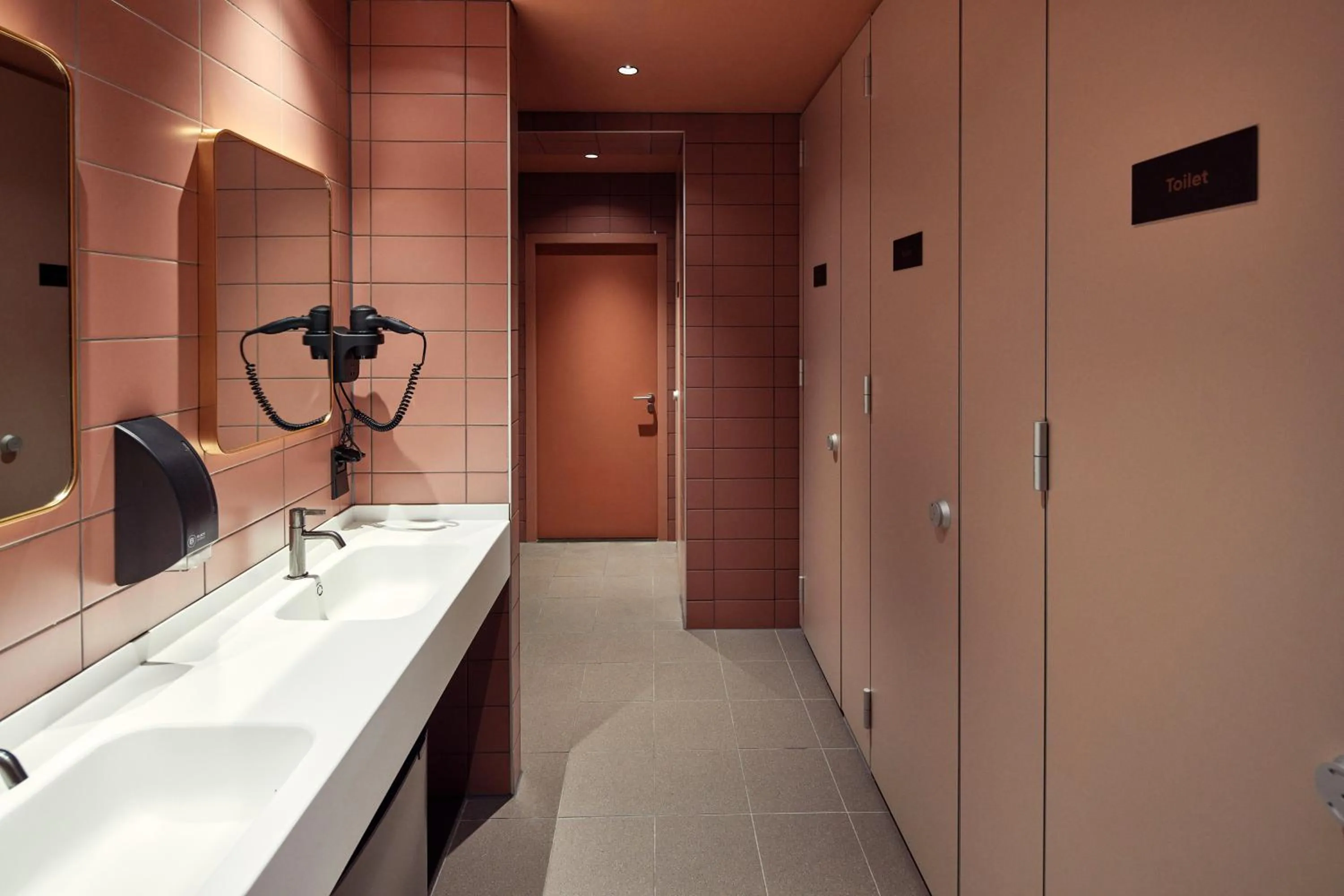 Bathroom in The Elephant Hostel