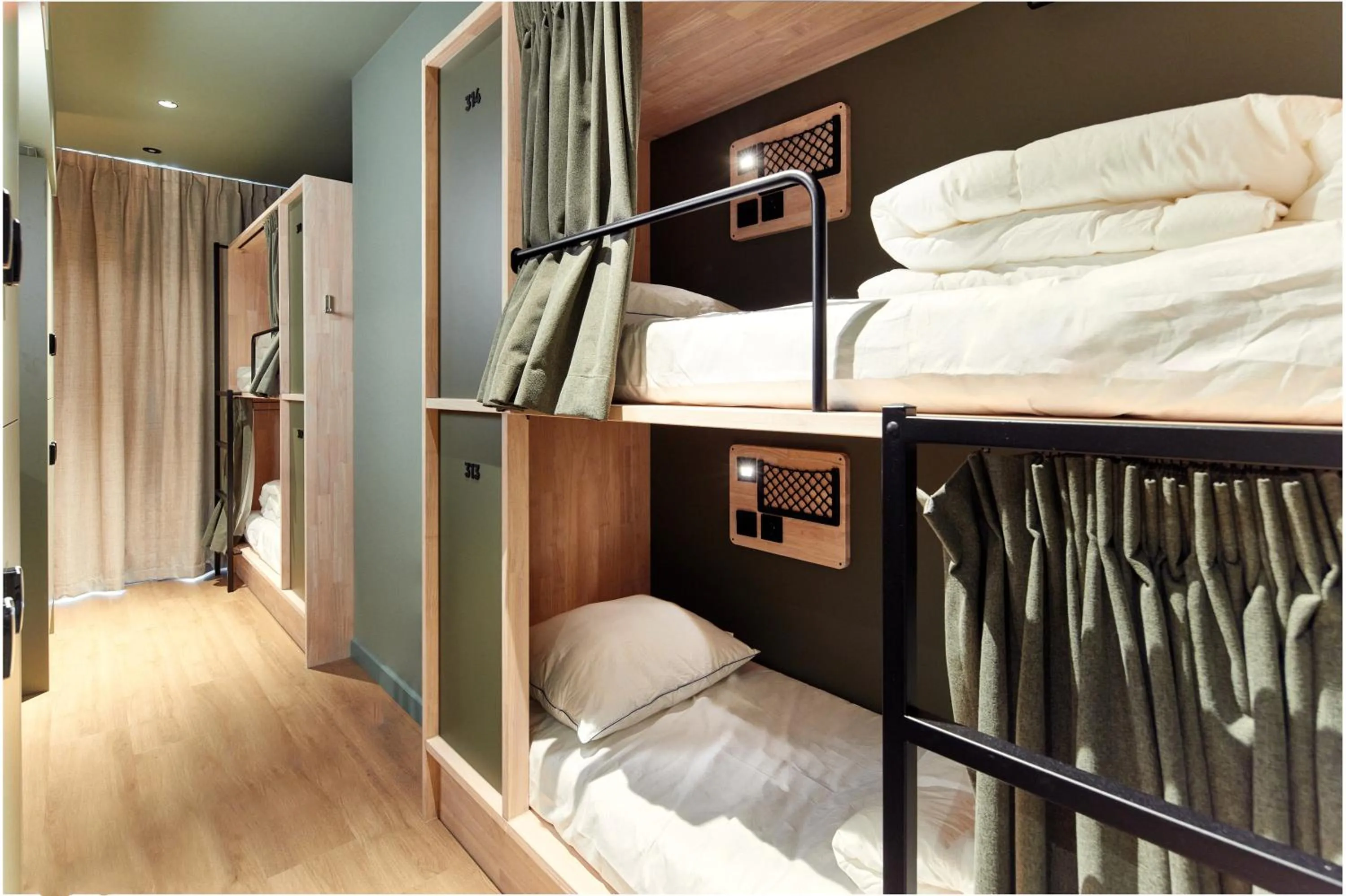 Photo of the whole room, Bed in The Elephant Hostel