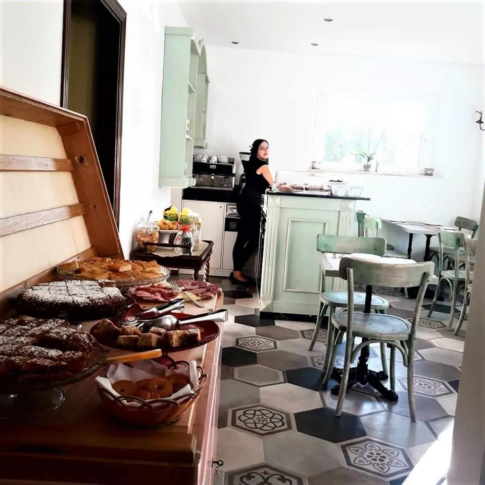 Communal lounge/ TV room in Casa Cipriani