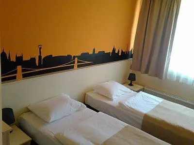Bedroom, Bed in City Budget Hotel