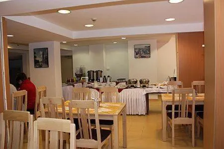 Restaurant/places to eat in City Budget Hotel
