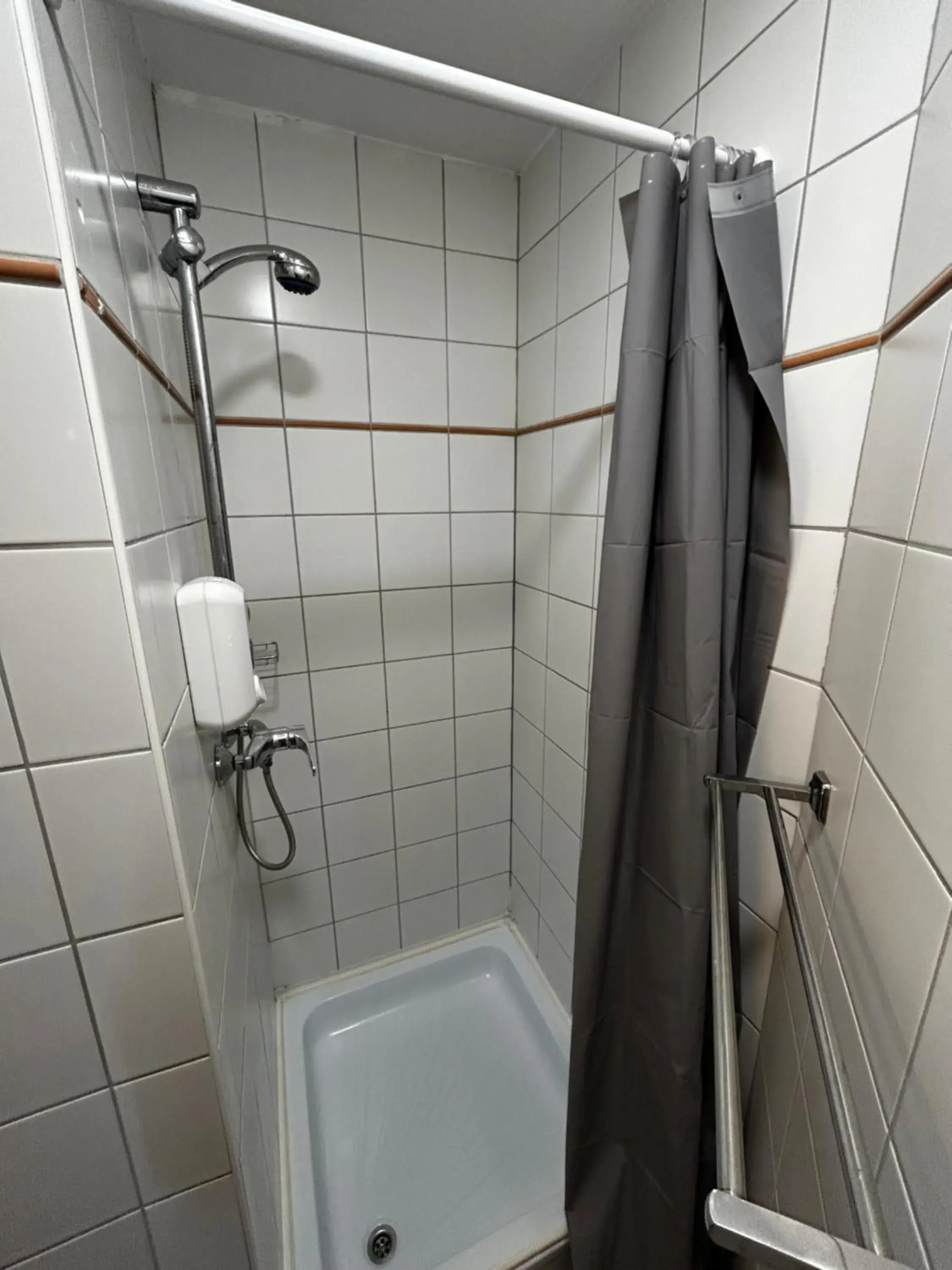 Triple Room in City Budget Hotel Triple Room in City Budget Hotel