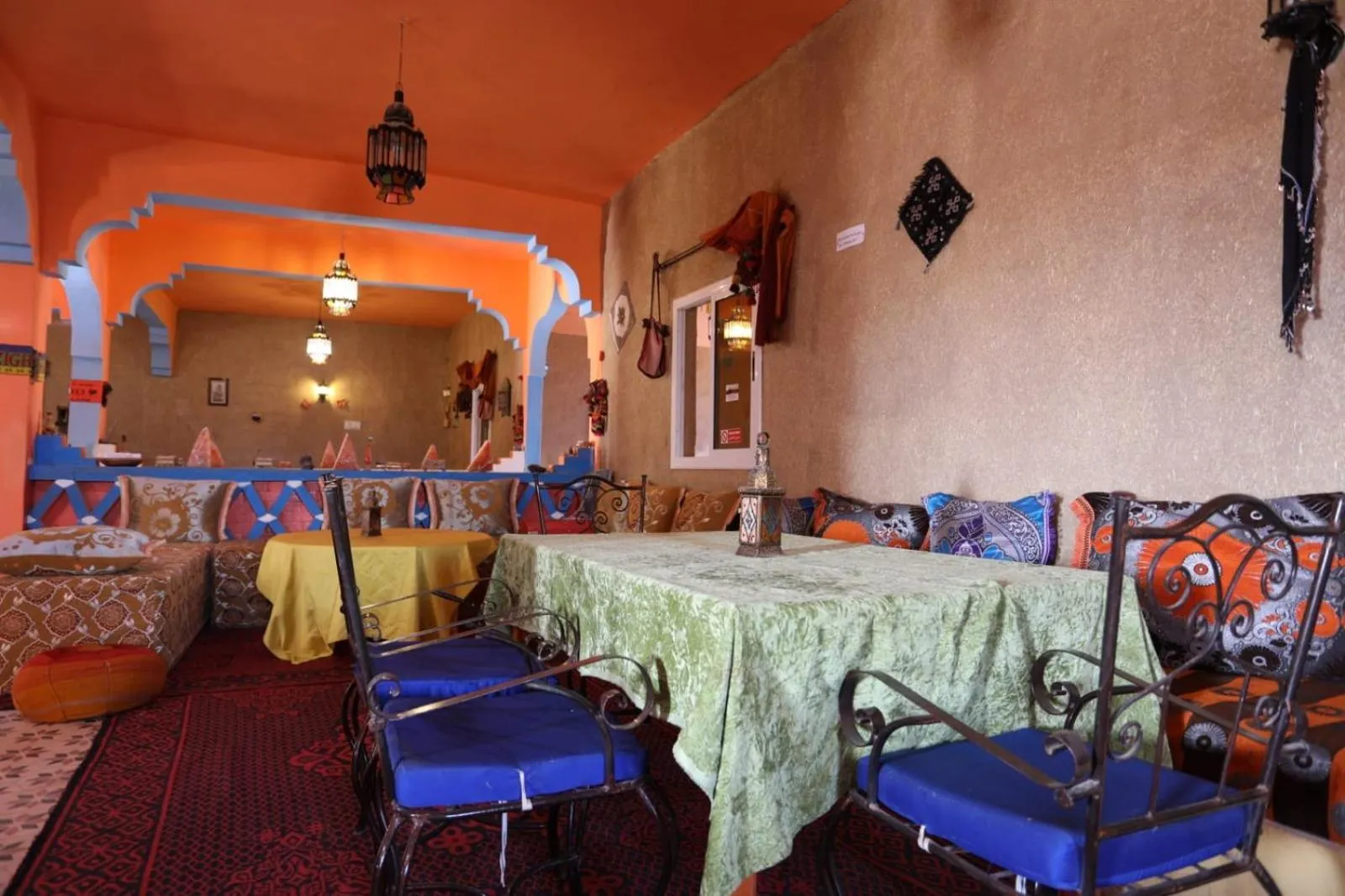 Restaurant/places to eat in Kasbah Du Berger & Piscine