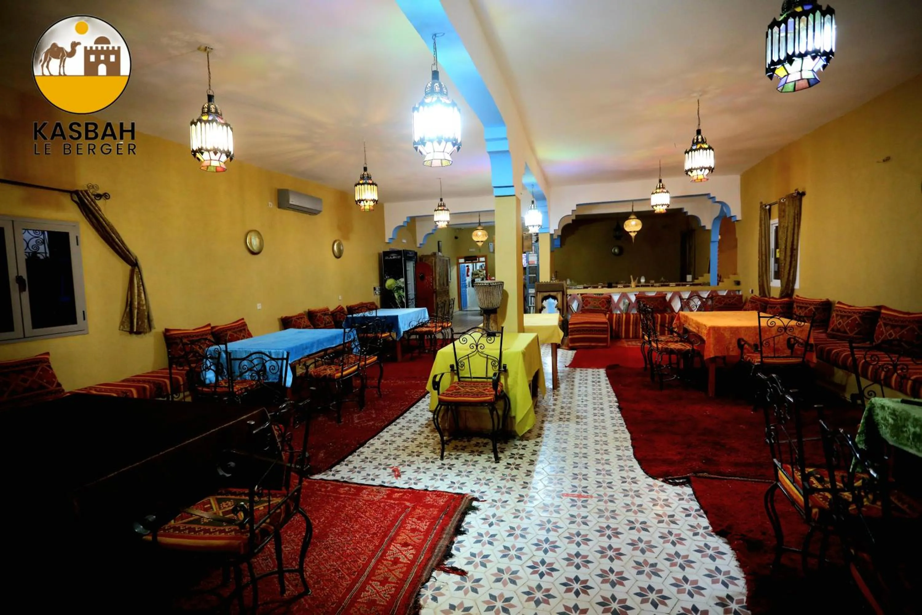 Restaurant/places to eat in Kasbah Du Berger & Piscine
