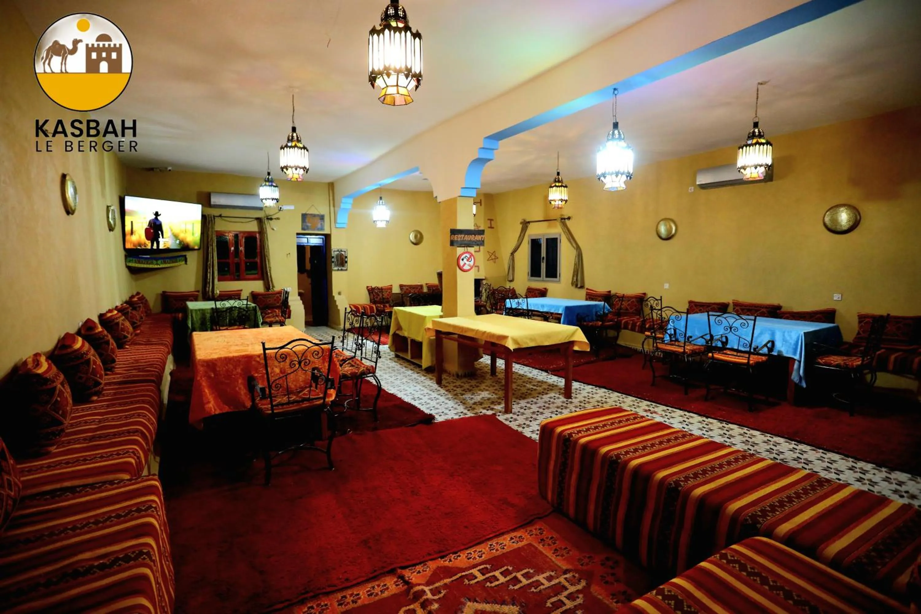 Restaurant/places to eat in Kasbah Du Berger & Piscine