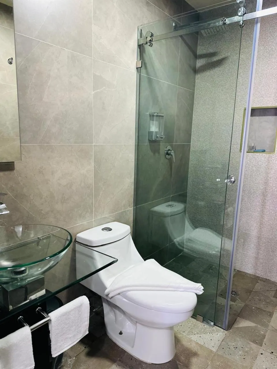 Shower in YOEL Hotel Restaurante y Centro de Negocios