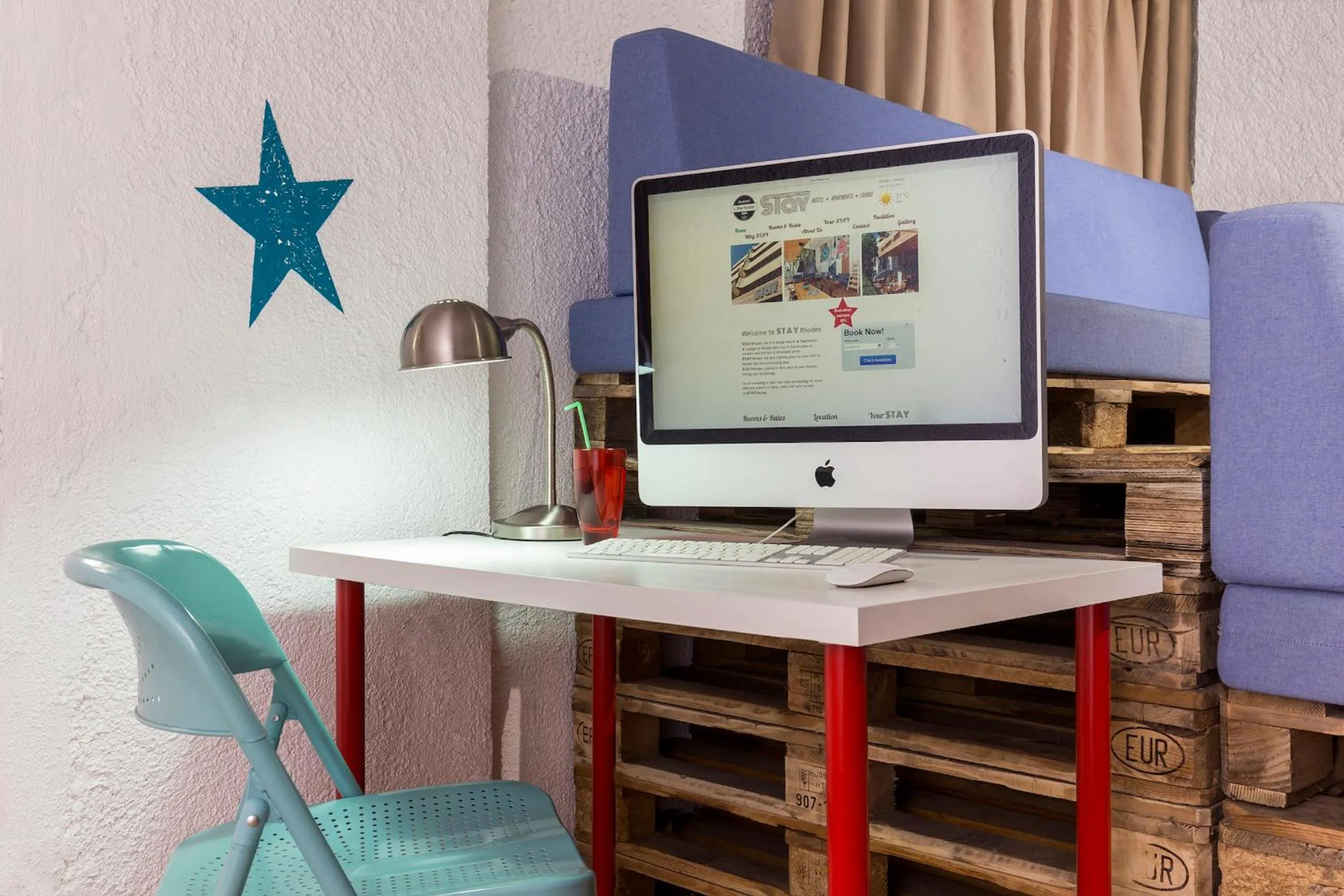 Communal lounge/ TV room in STAY Rhodes HoStel & Bar