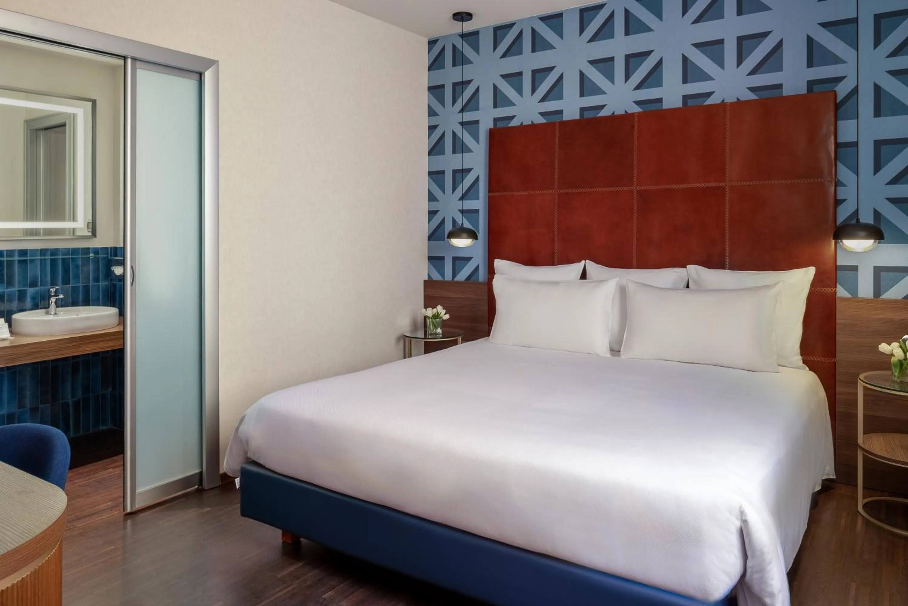 Bed in Hotel Art by the Spanish Steps UNA Esperienze