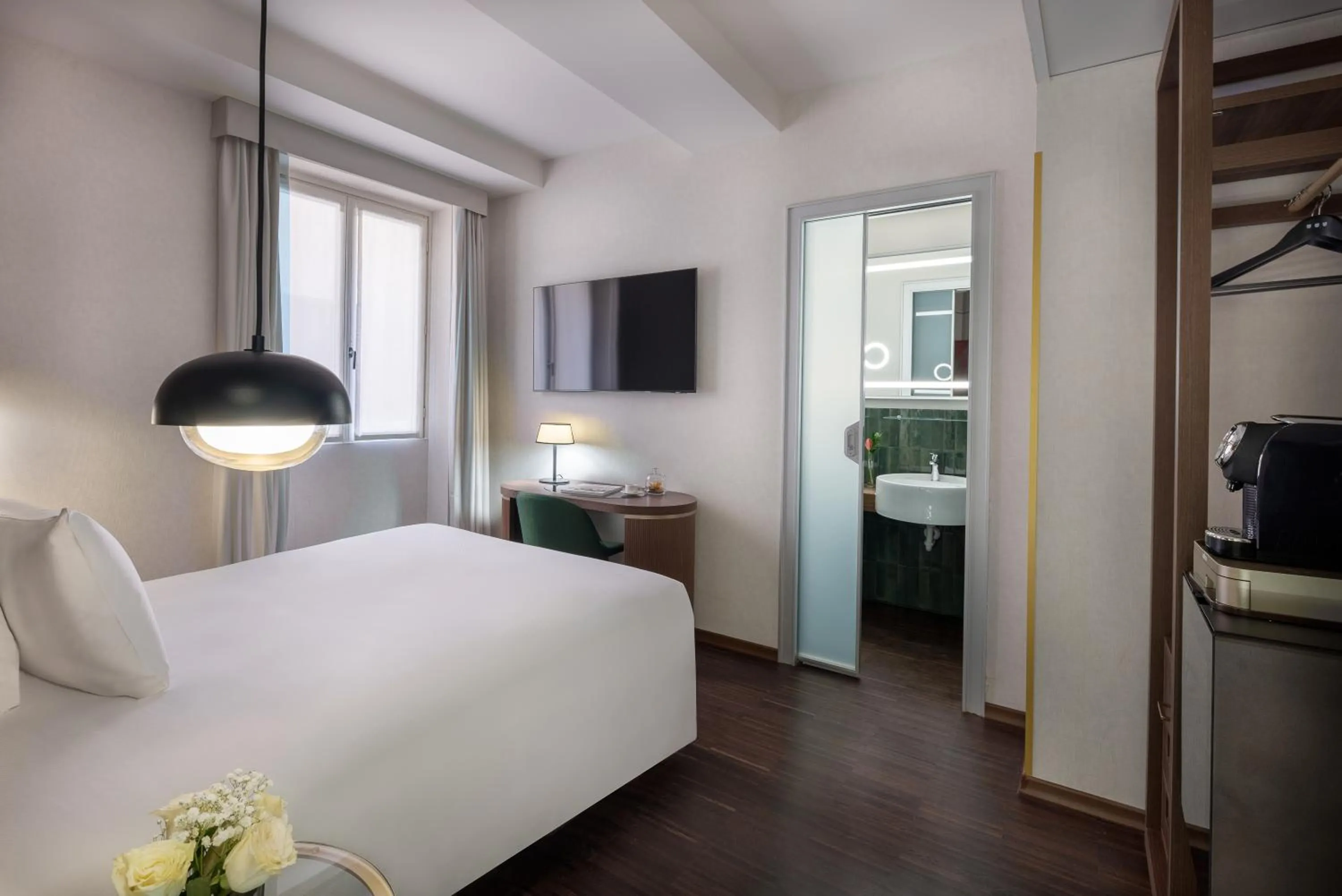 Bed in Hotel Art by the Spanish Steps UNA Esperienze