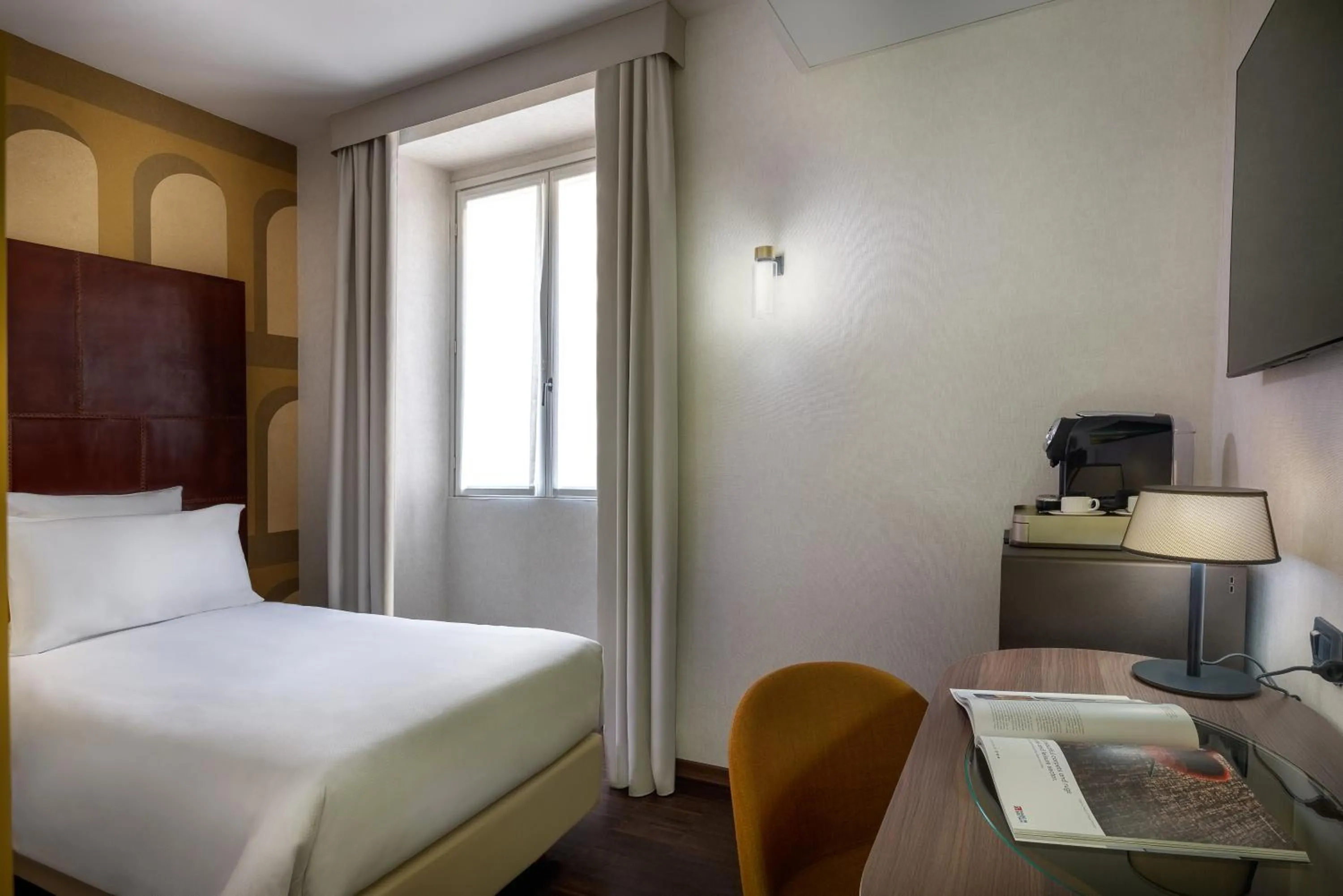 Bed in Maison Roma Piazza di Spagna UNA Esperienze