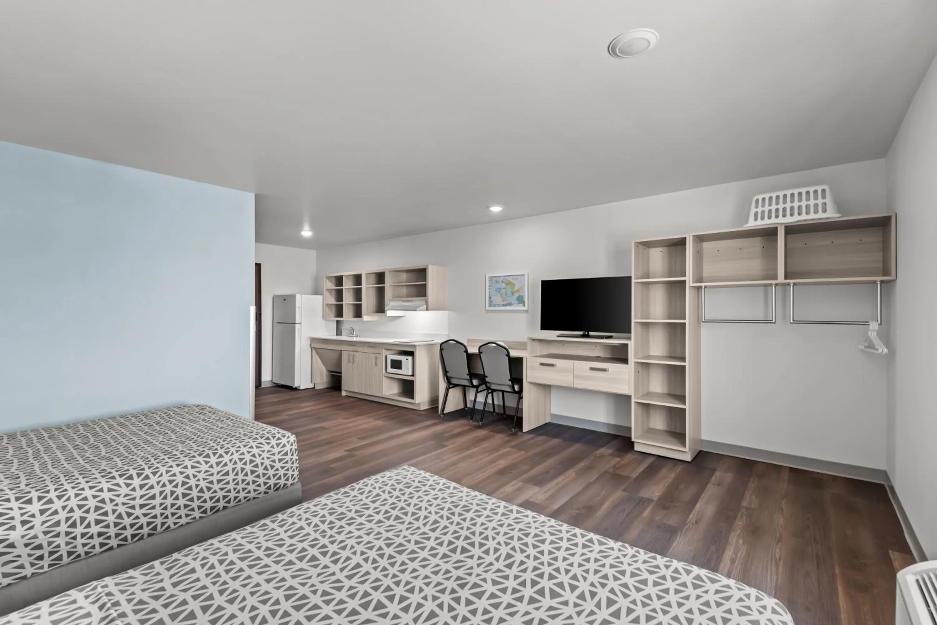 Kitchen or kitchenette, Bed in WoodSpring Suites Coralville Iowa City