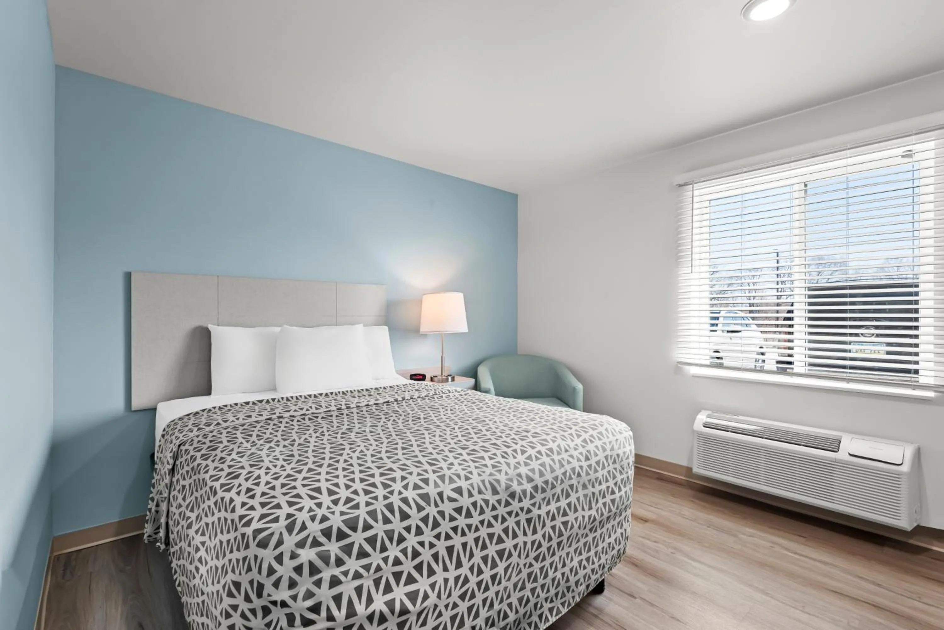 Bedroom, Bed in WoodSpring Suites Coralville Iowa City