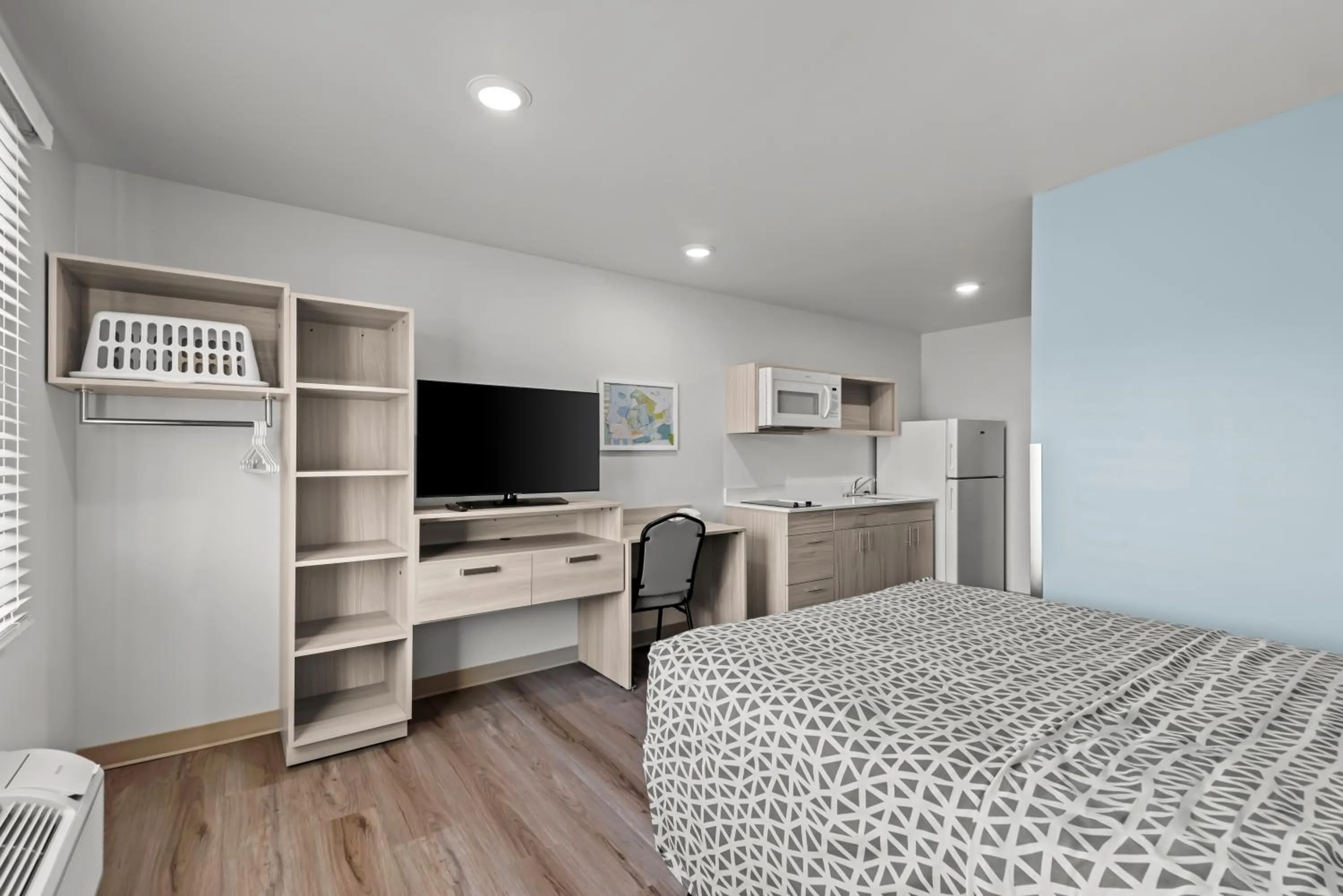 Kitchen or kitchenette, Bed in WoodSpring Suites Coralville Iowa City