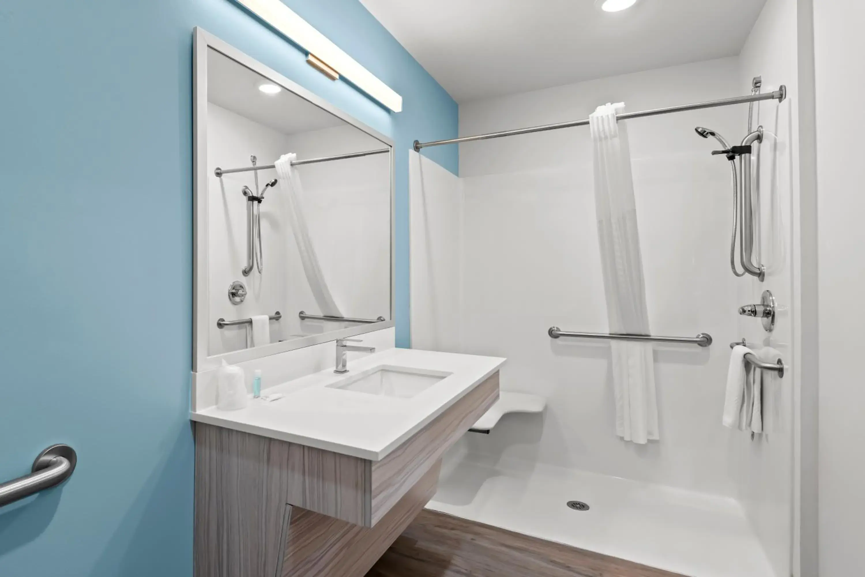 Queen Suite with Roll-In Shower - Disability Access/Non Smoking in WoodSpring Suites Coralville Iowa City Queen Suite with Roll-In Shower - Disability Access/Non Smoking in WoodSpring Suites Coralville Iowa City