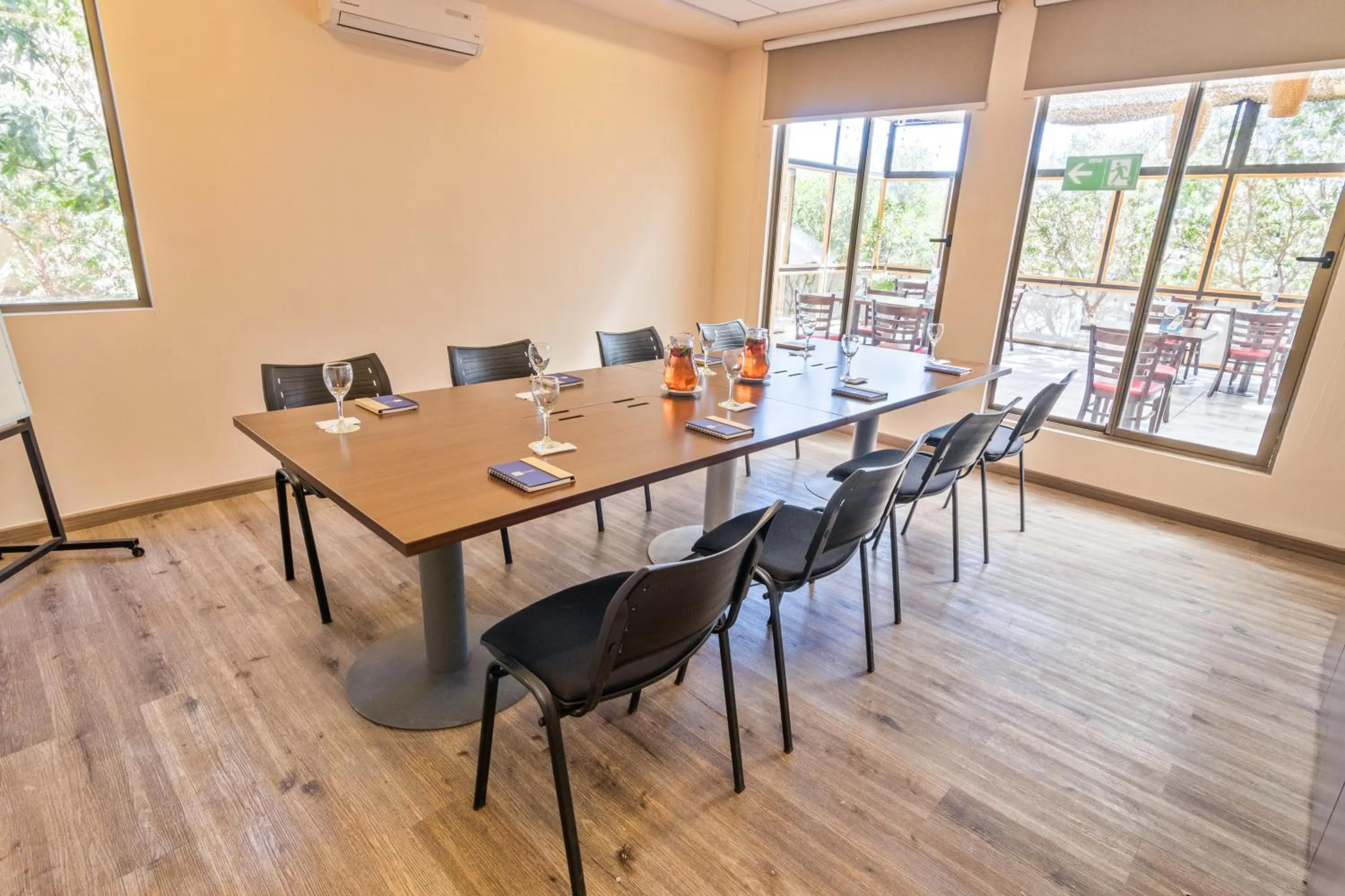 Seating area in Geotel Calama