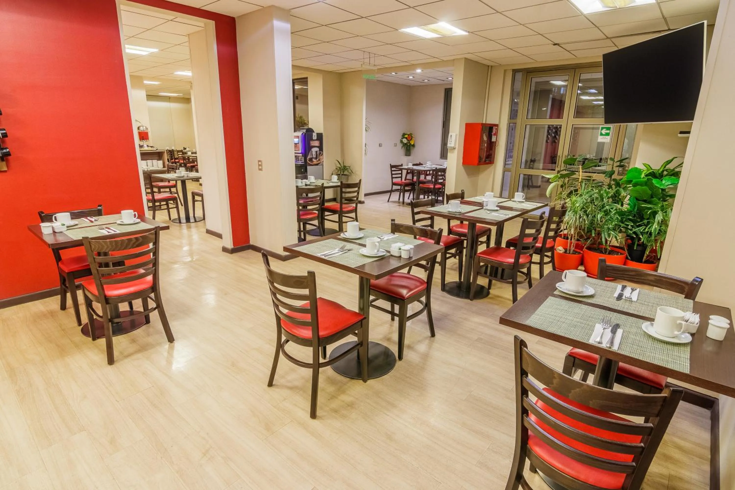 Restaurant/places to eat in Geotel Calama