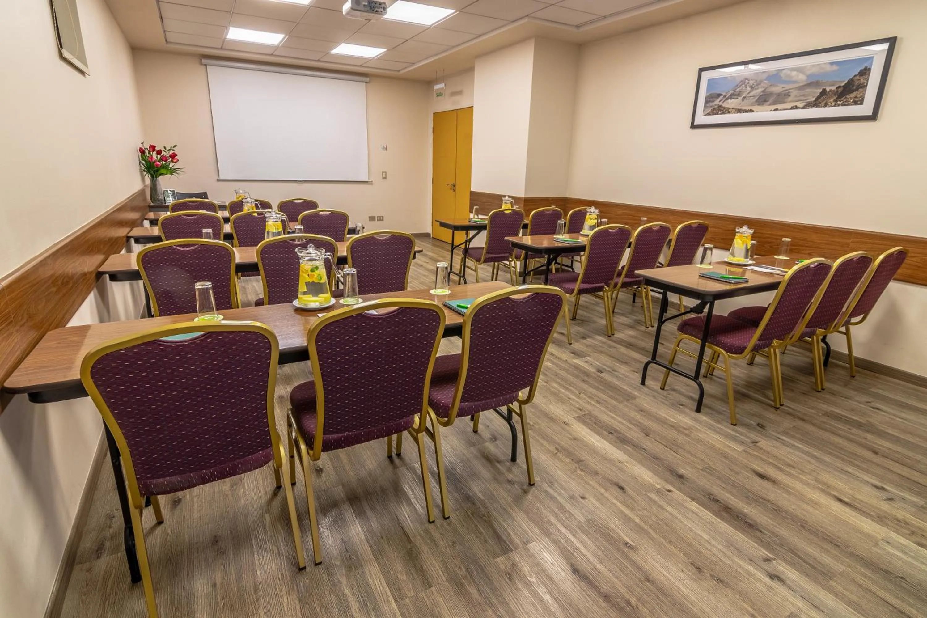 Seating area in Geotel Calama
