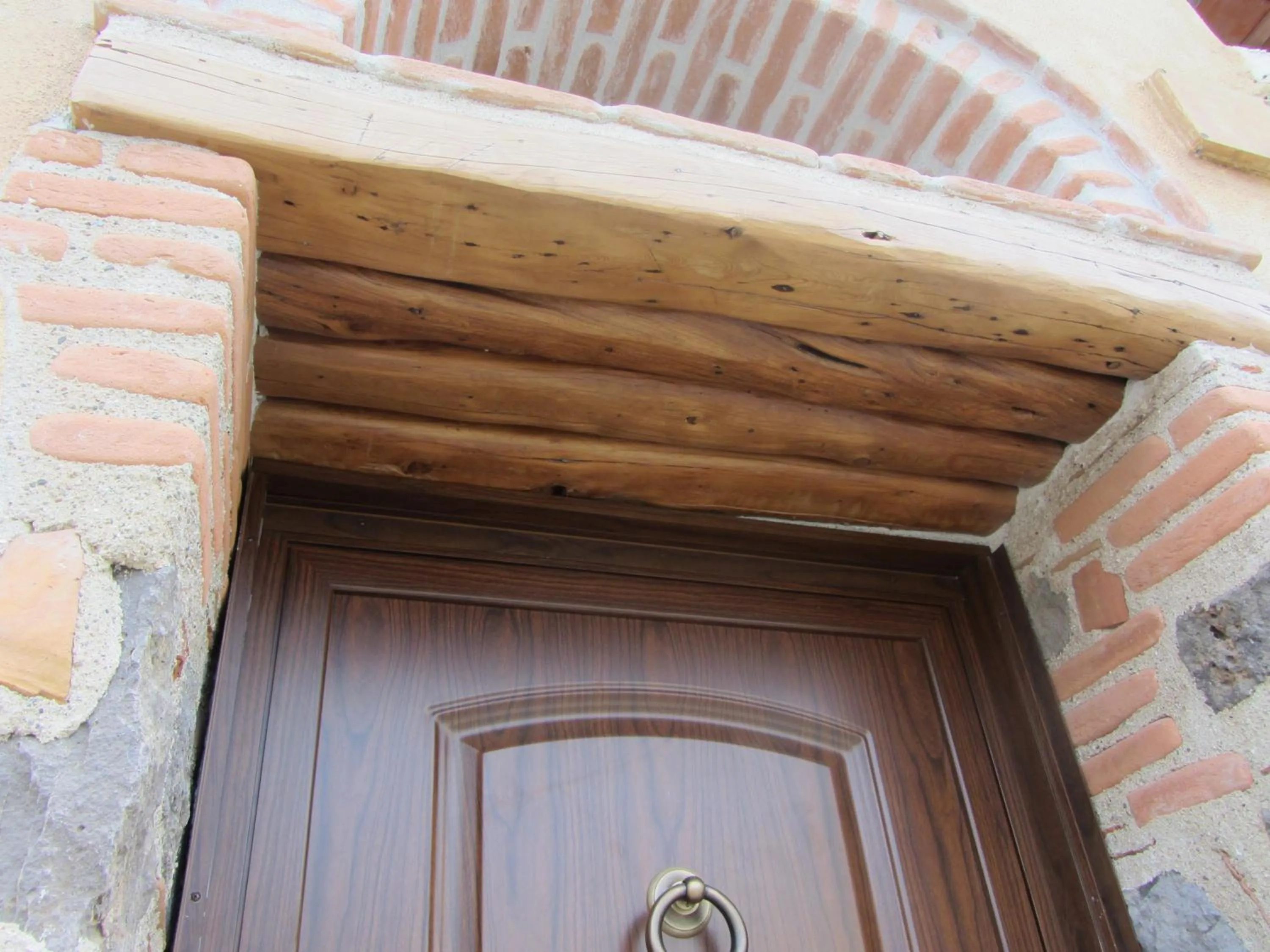 Facade/entrance in Faunele