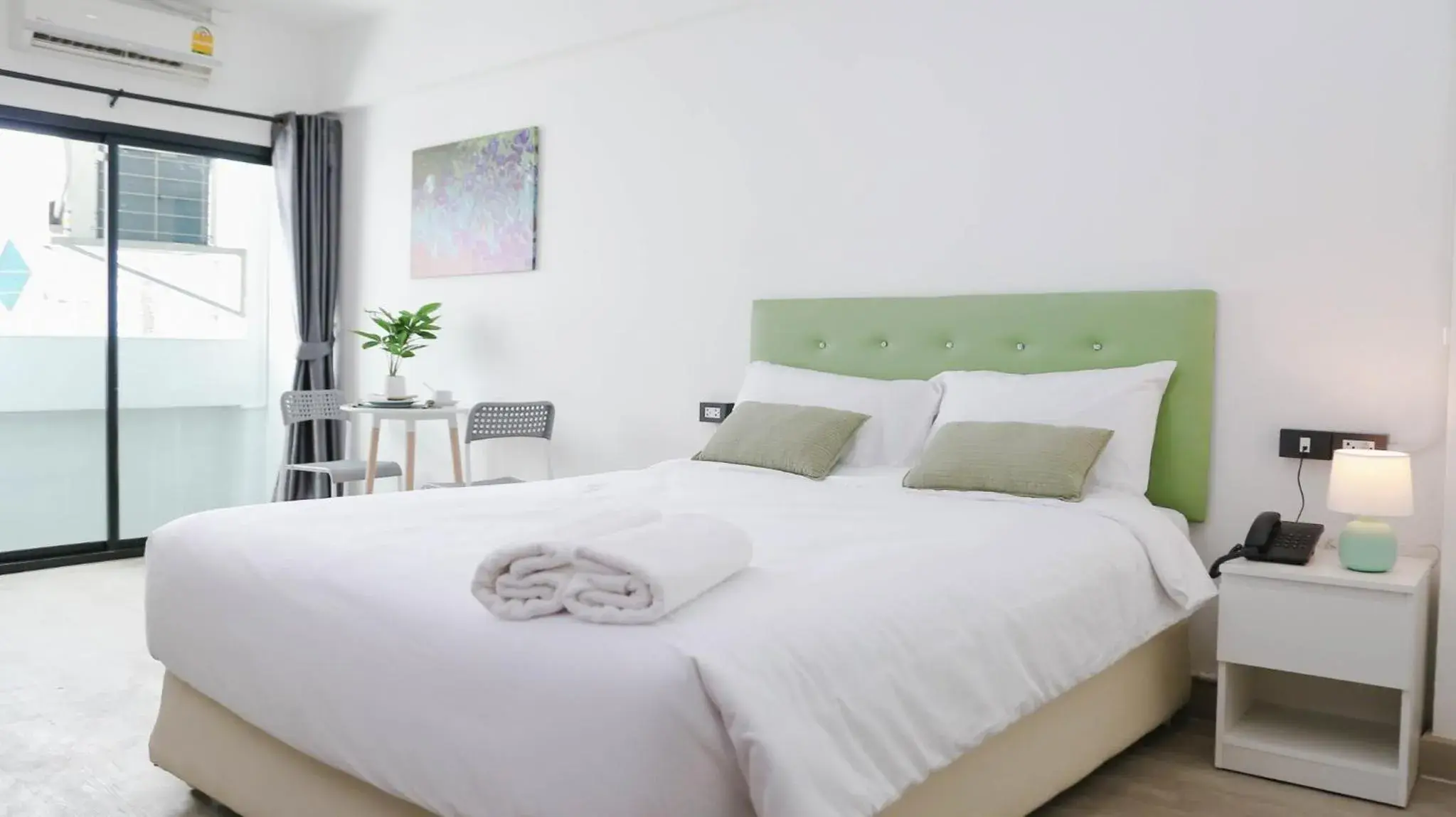 Deluxe Queen Room in Chana Bangkok Hotel Deluxe Queen Room in Chana Bangkok Hotel