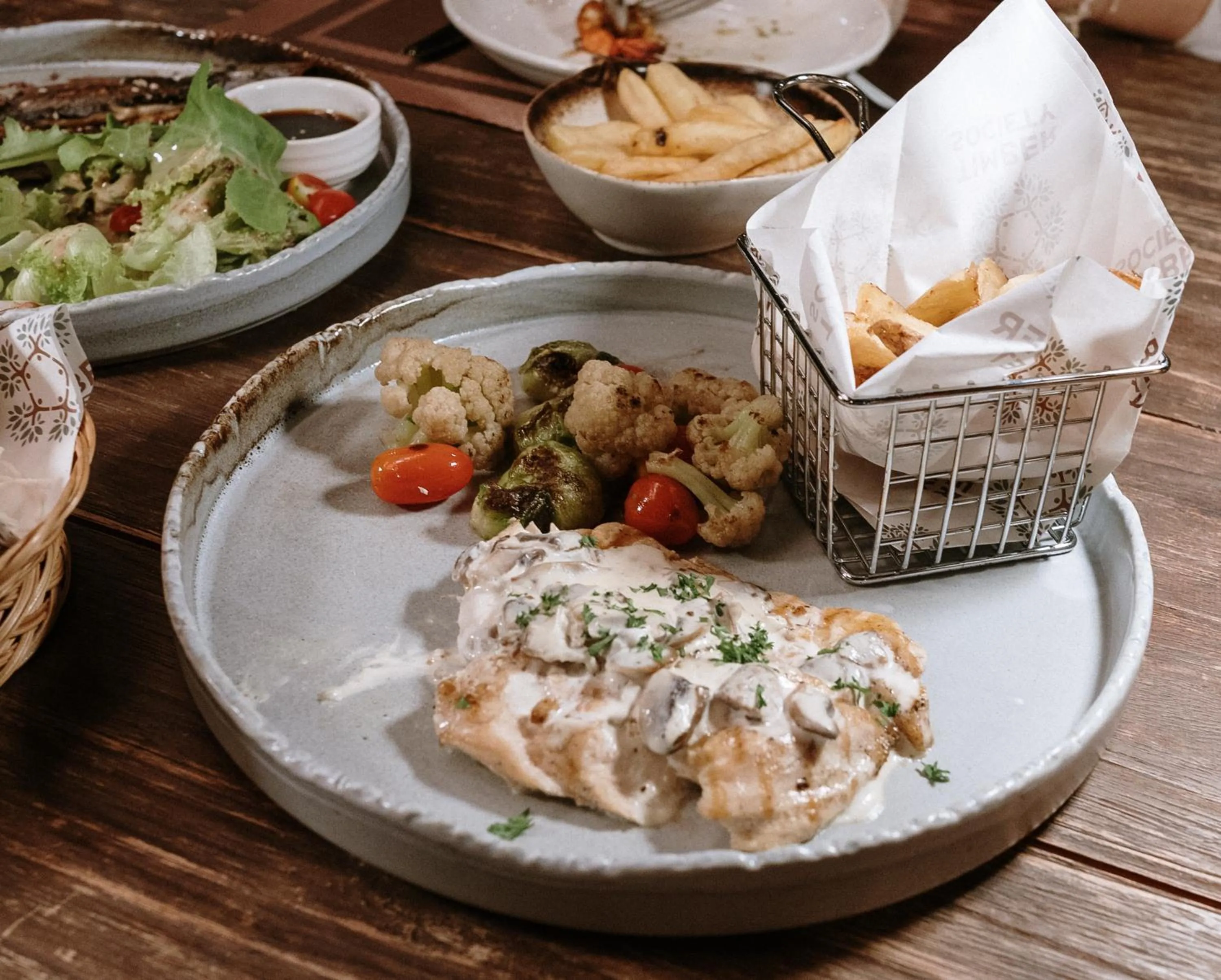 Food and drinks in Timber Society Boutique Hideaway