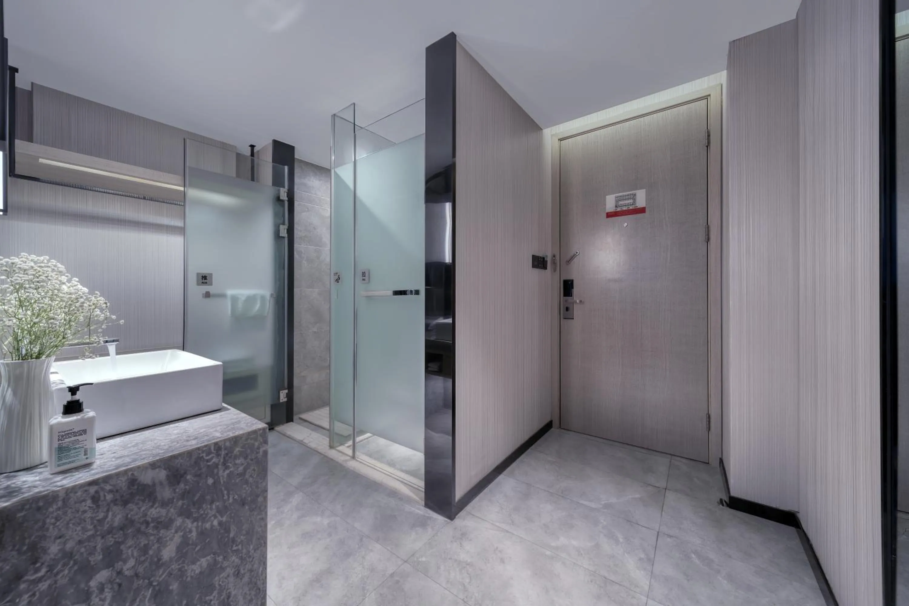 Shower in Echarm International Hotel Nanzhou Metro Station Branch