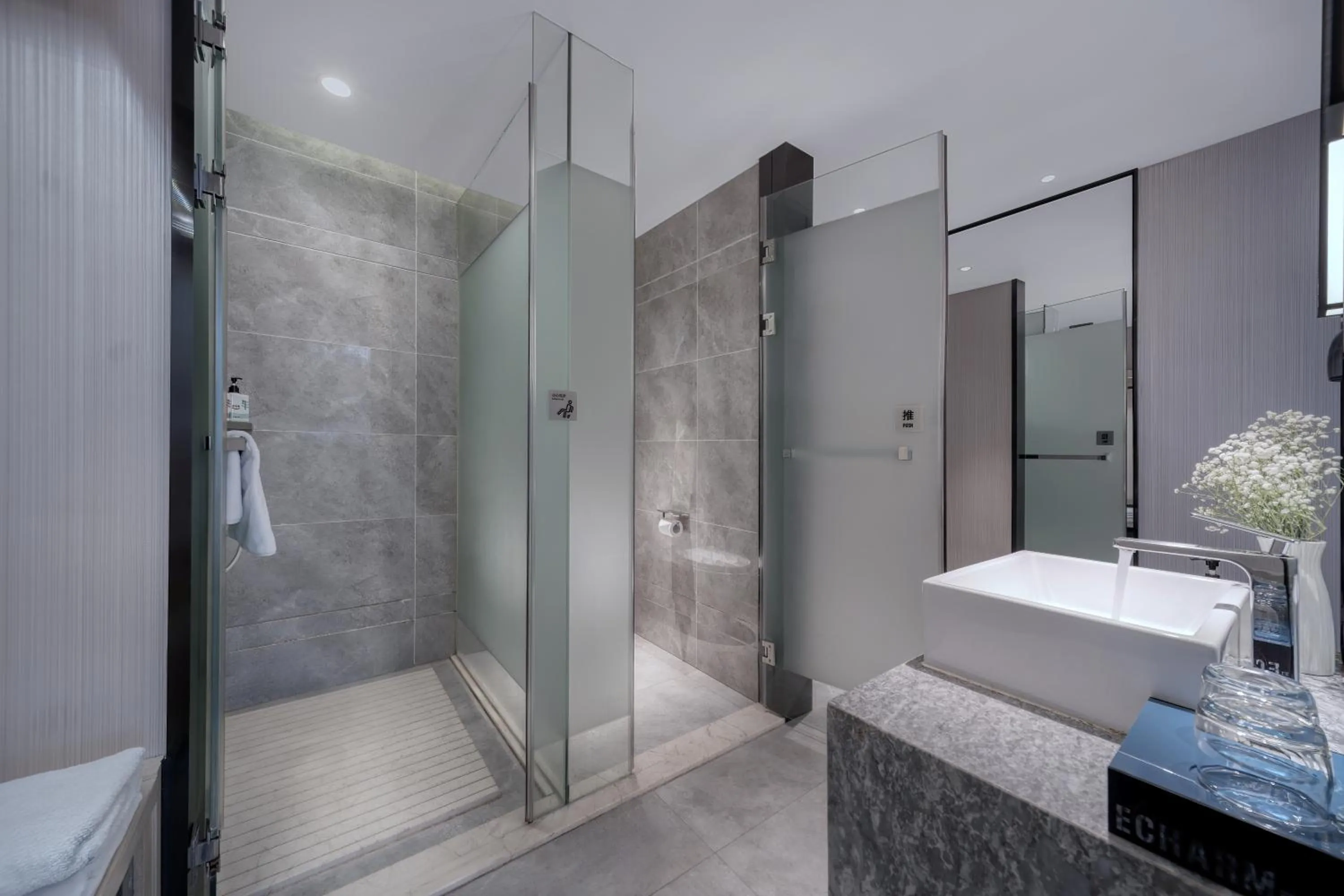 Shower in Echarm International Hotel Nanzhou Metro Station Branch