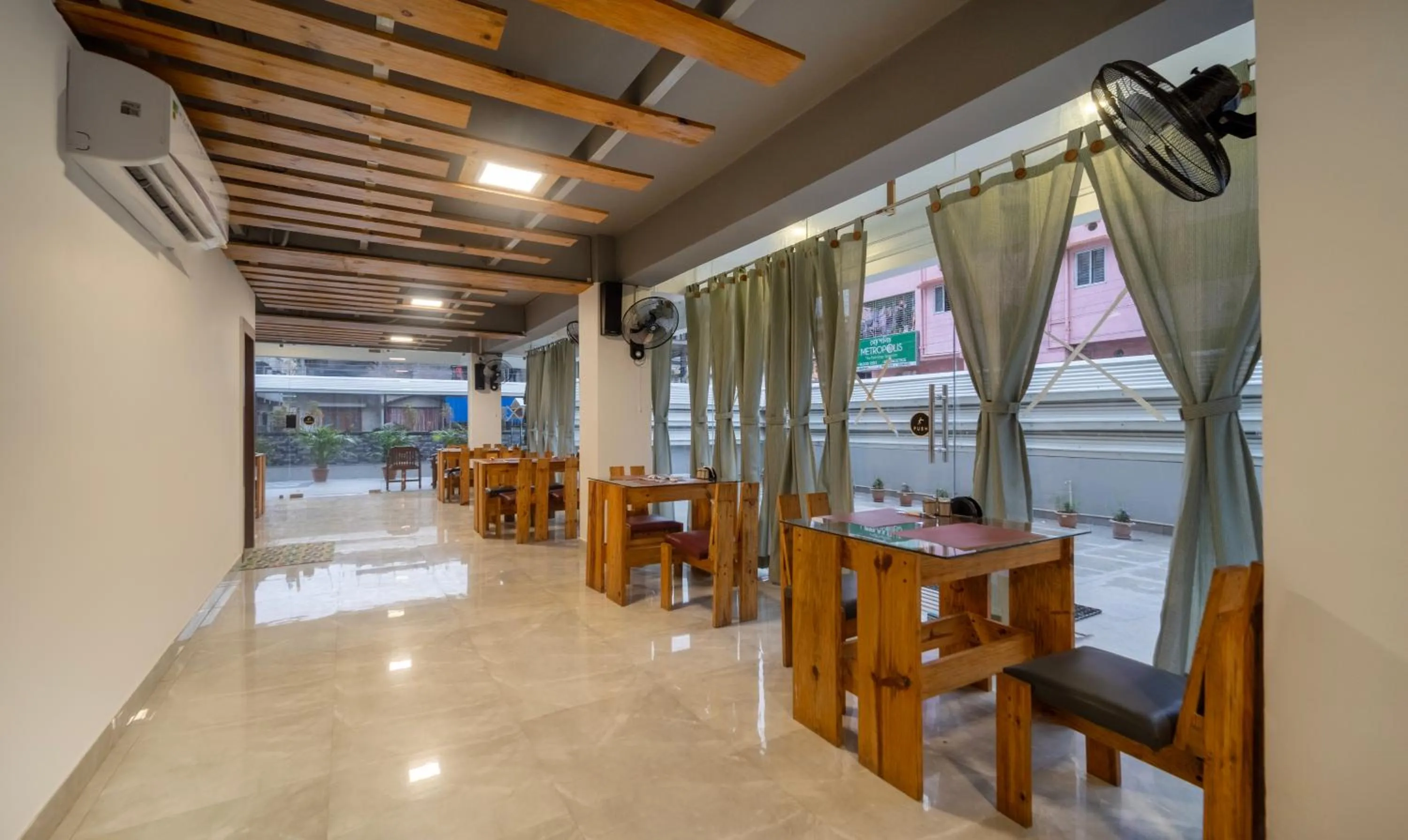 Restaurant/places to eat in Treebo Kashvijoy, 7 Km From Kamakhya Temple