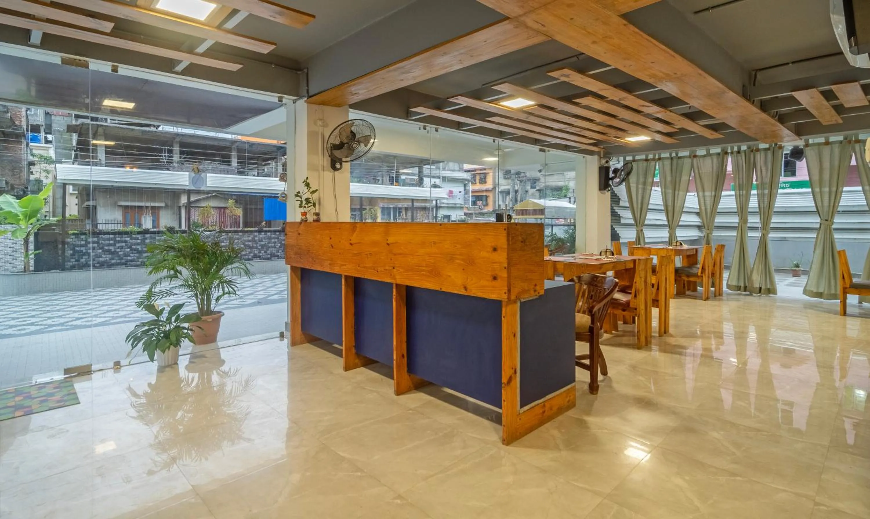 Lobby or reception in Treebo Kashvijoy, 7 Km From Kamakhya Temple