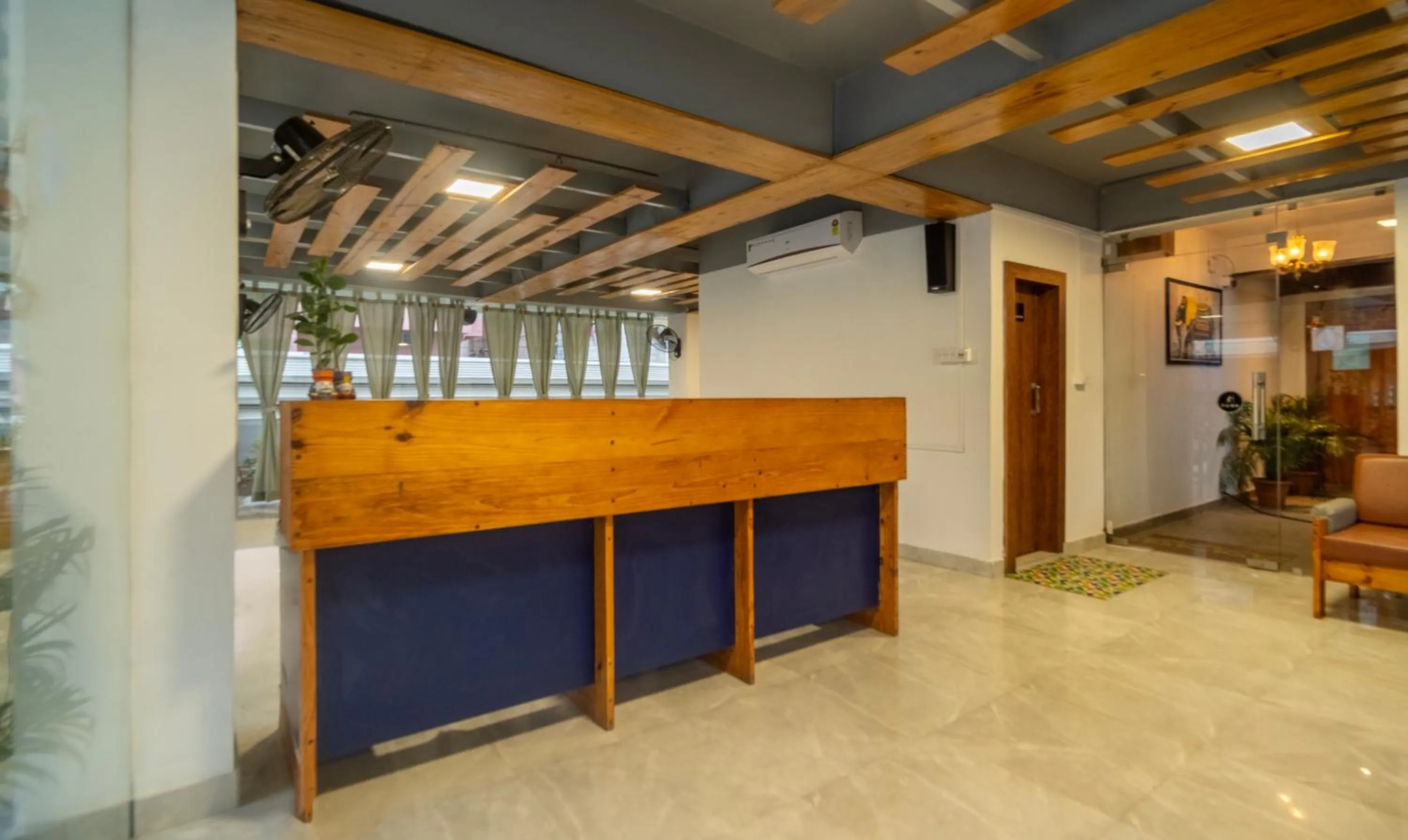 Lobby or reception in Treebo Kashvijoy, 7 Km From Kamakhya Temple