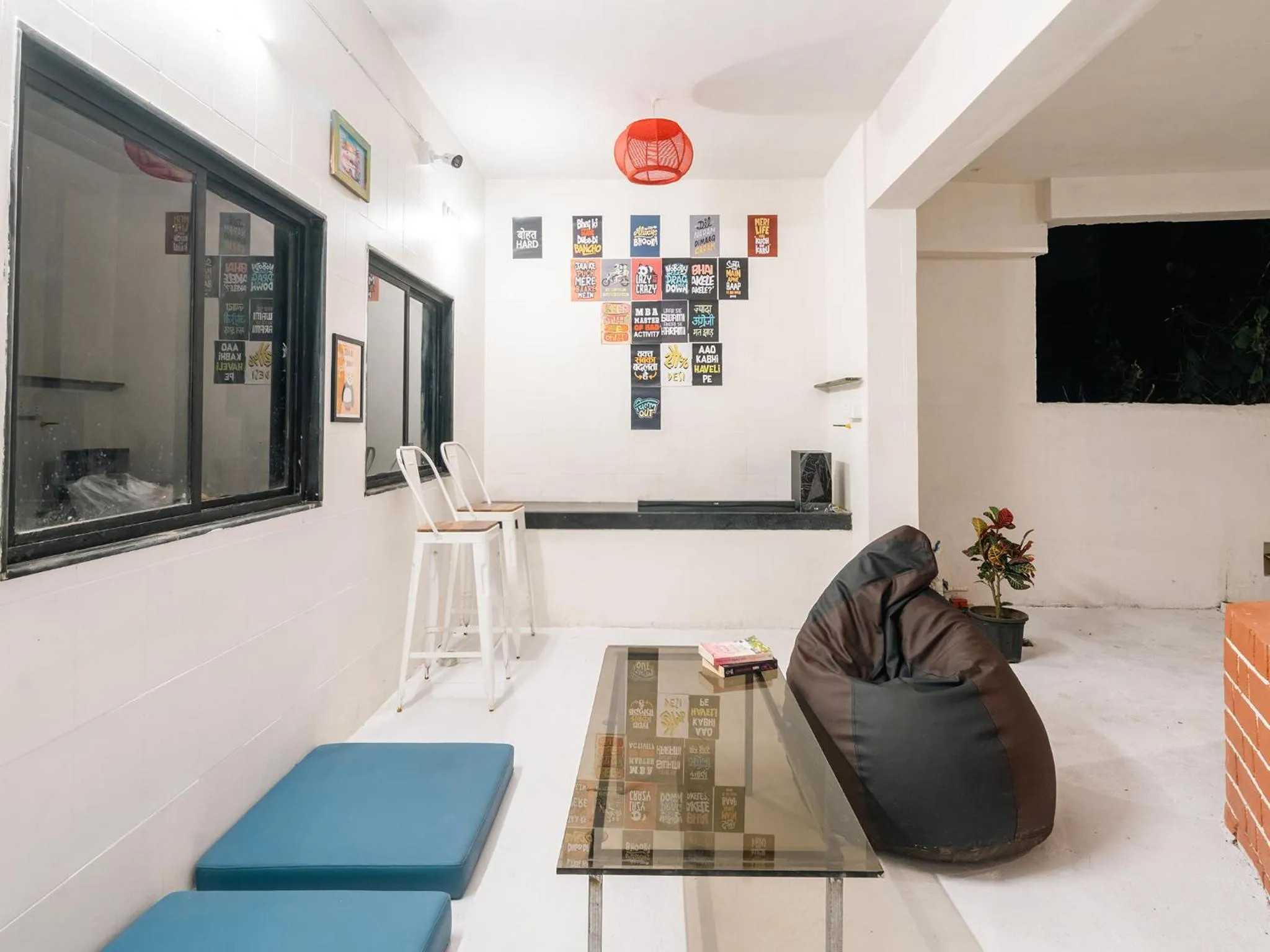 Communal lounge/ TV room in Moustache Daman