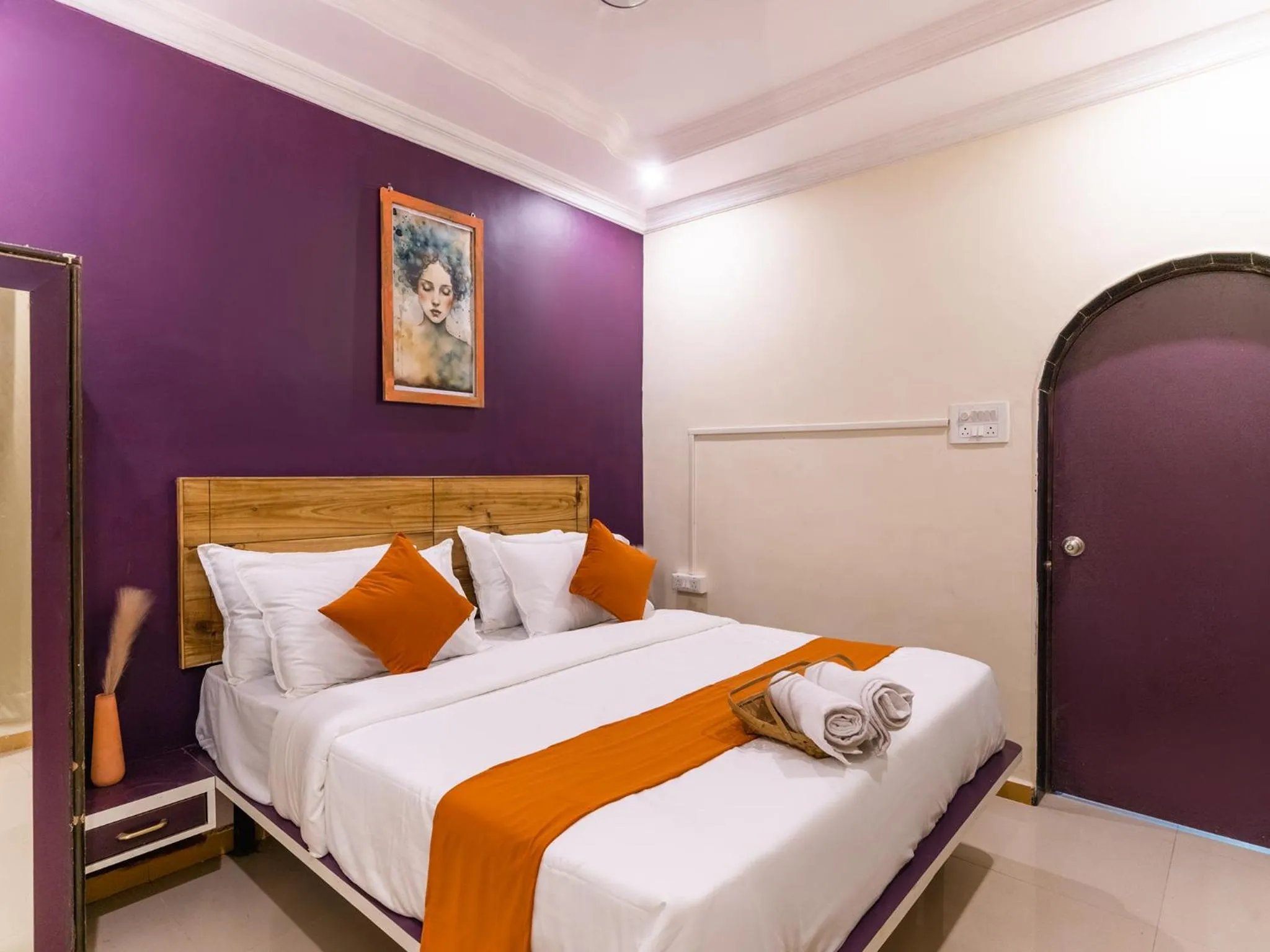 Photo of the whole room, Bed in Moustache Daman