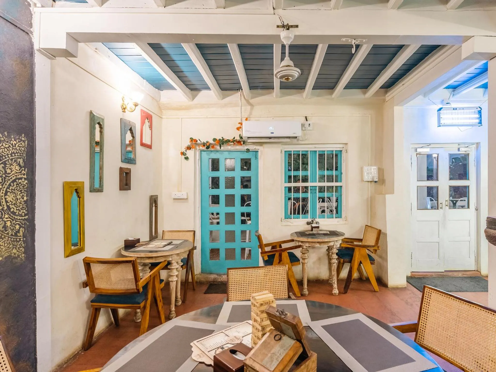 Restaurant/places to eat in Moustache Daman