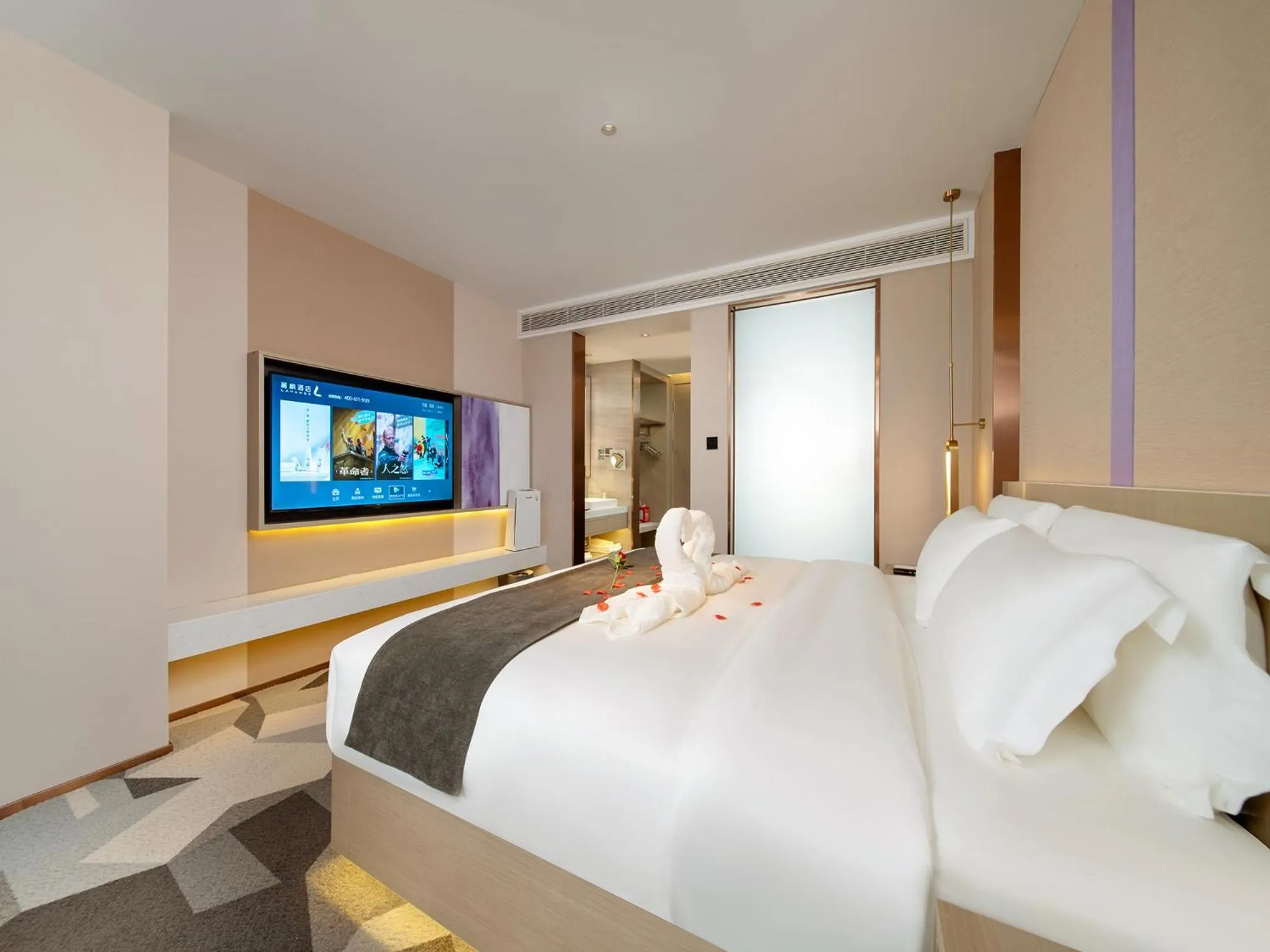 Communal lounge/ TV room, Bed in Lavande Hotel Credit Building of Gaocheng District, Shijiazhuang City