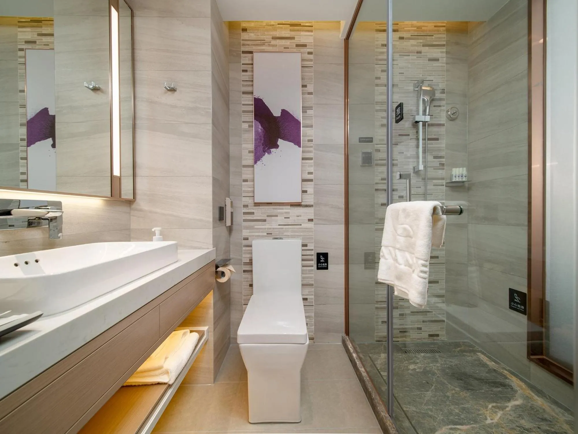 Shower in Lavande Hotel Credit Building of Gaocheng District, Shijiazhuang City