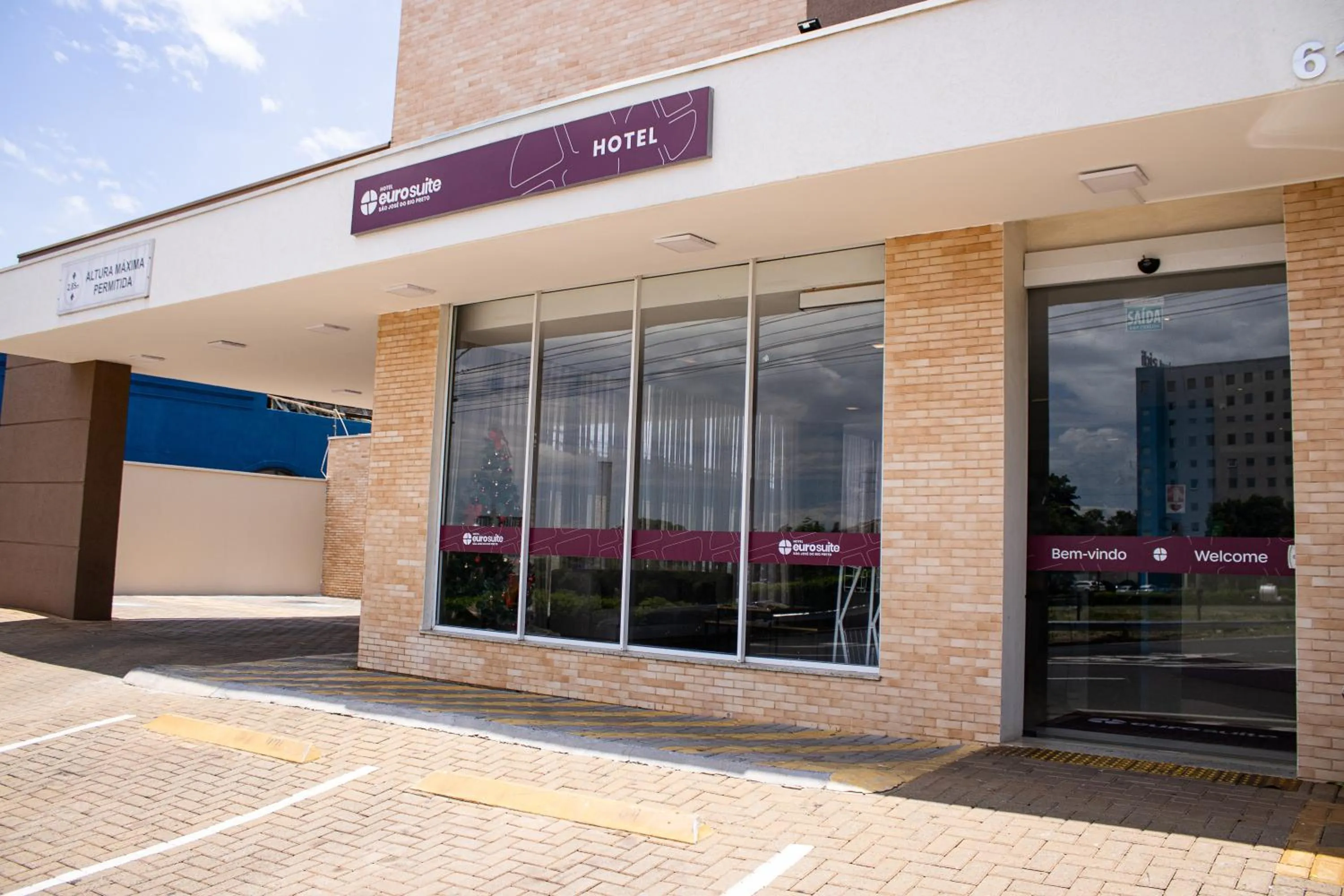 Facade/entrance in Hotel Euro Suite São Jose do Rio Preto by Nacional Inn