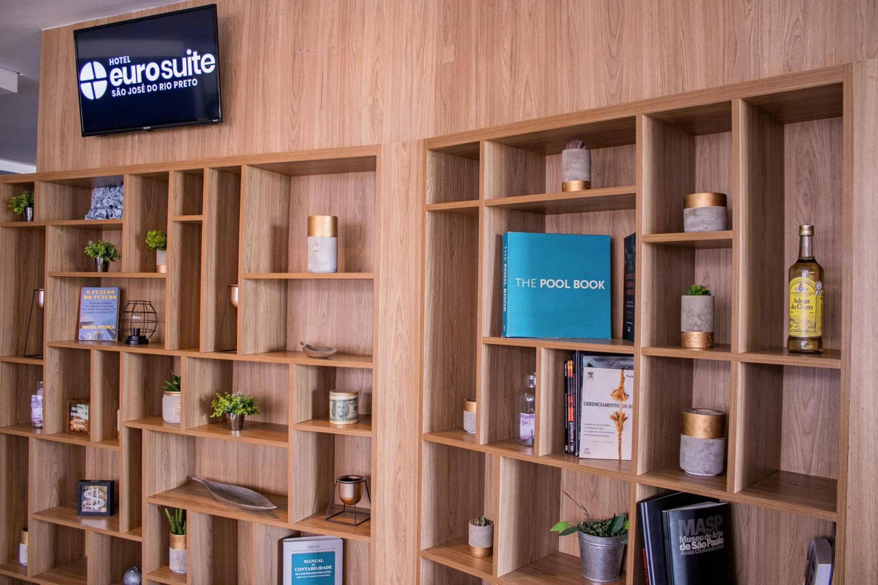 Lobby or reception in Hotel Euro Suite São Jose do Rio Preto by Nacional Inn