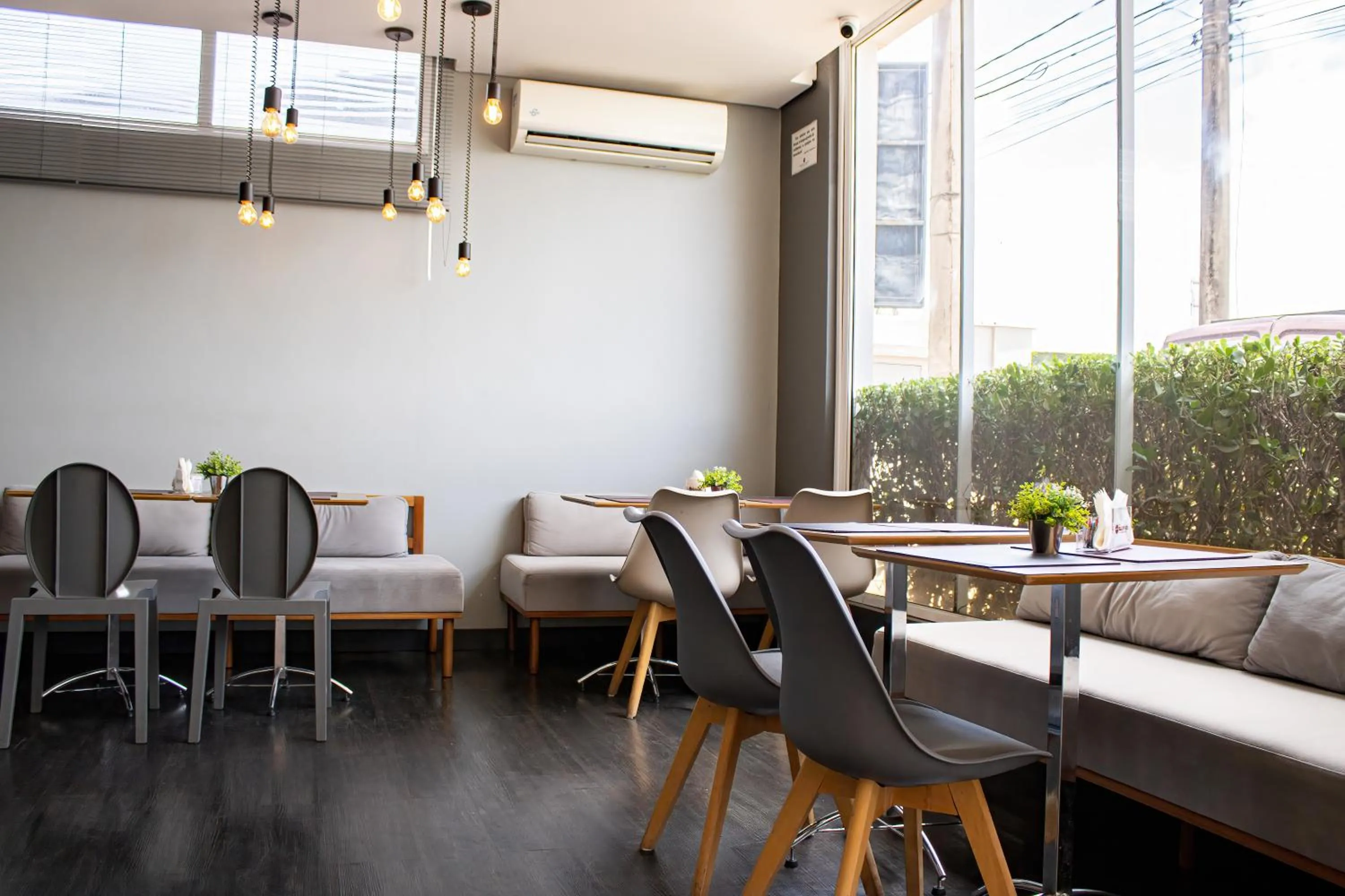 Lobby or reception in Hotel Euro Suite São Jose do Rio Preto by Nacional Inn