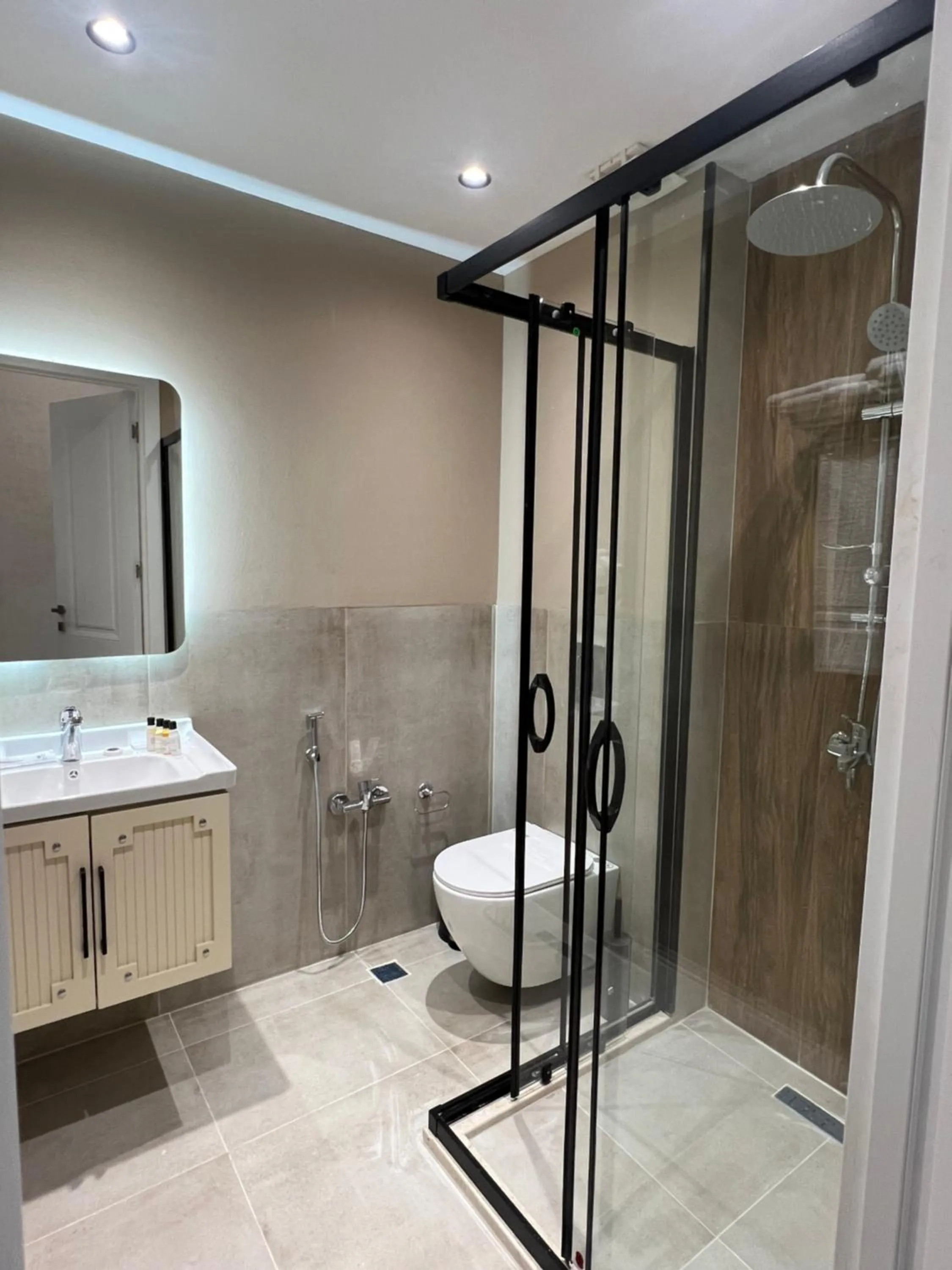 Shower in Ferma Art hotel boutique