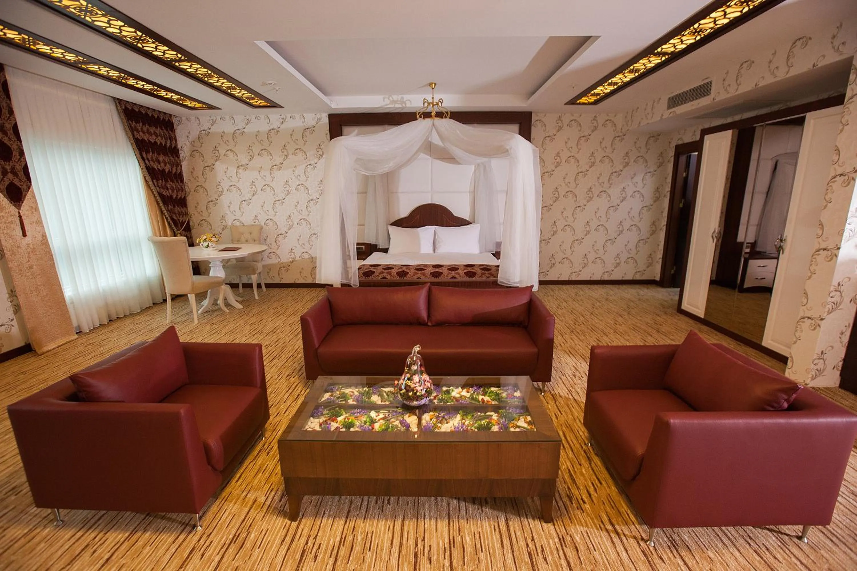 Living room in Mitannia Regency Hotel